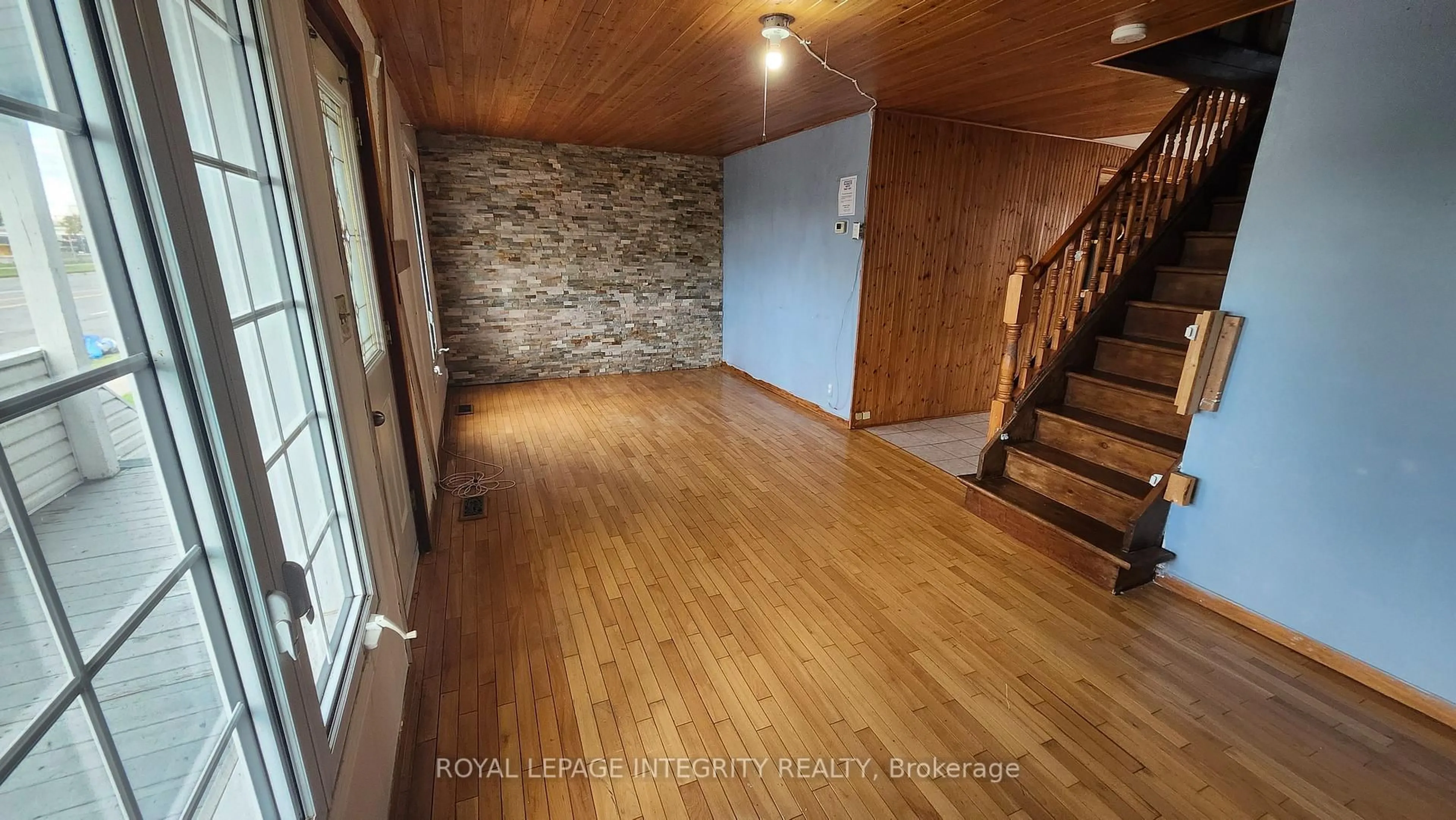 Unknown for 360 Ninth St, Cornwall Ontario K6J 3A7