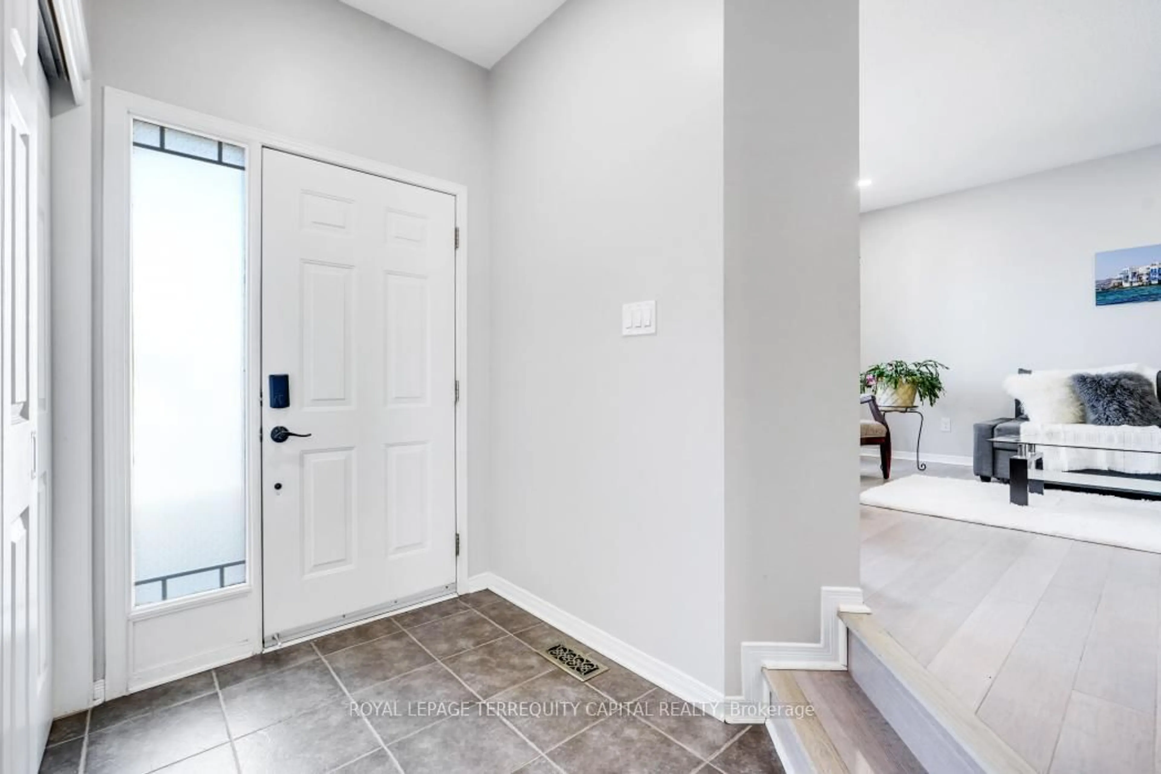 Indoor entryway for 1011 Goward Dr, Kanata Ontario K2W 1H8