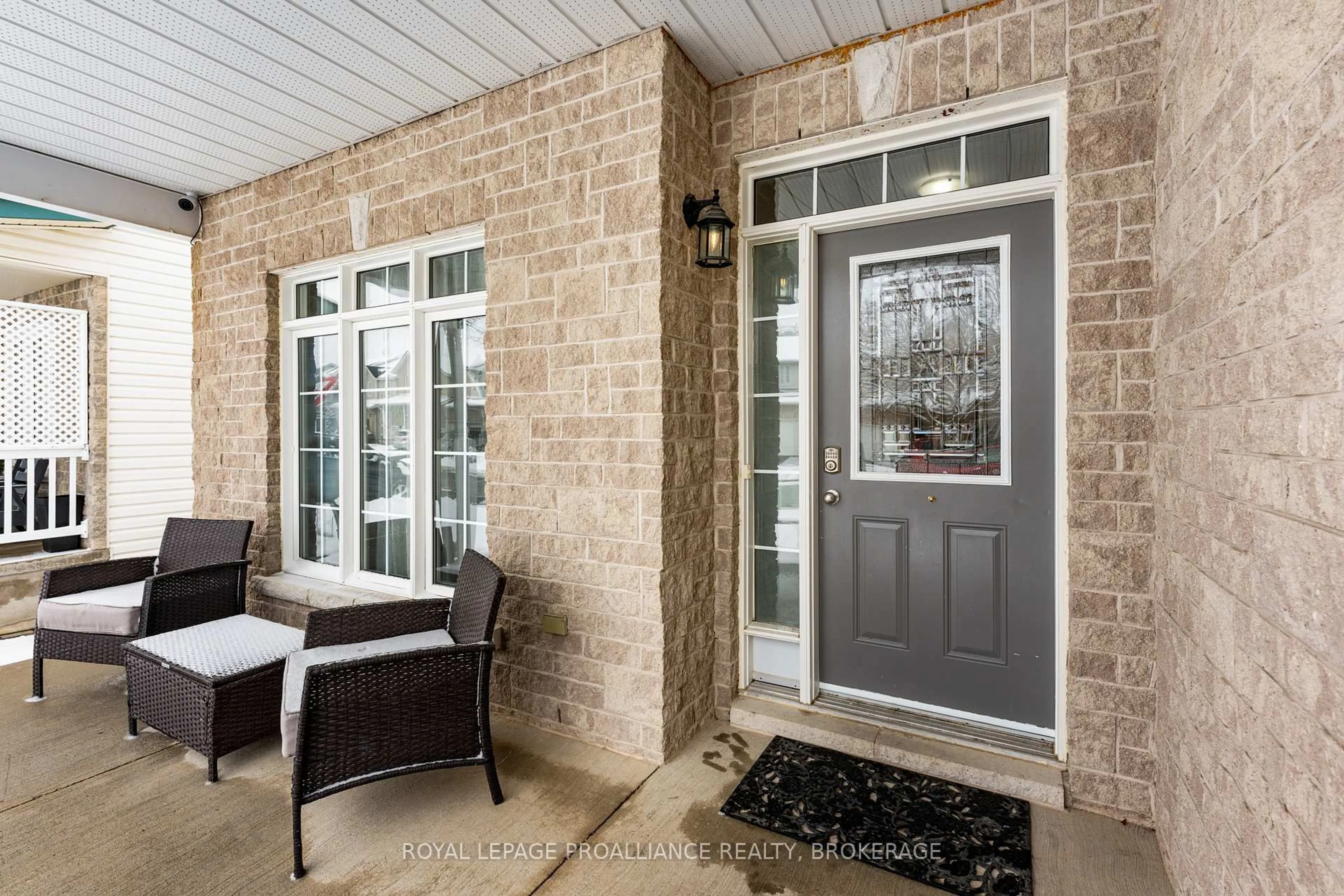 Indoor entryway for 975 Bluffwood Ave, Kingston Ontario K7K 7K5