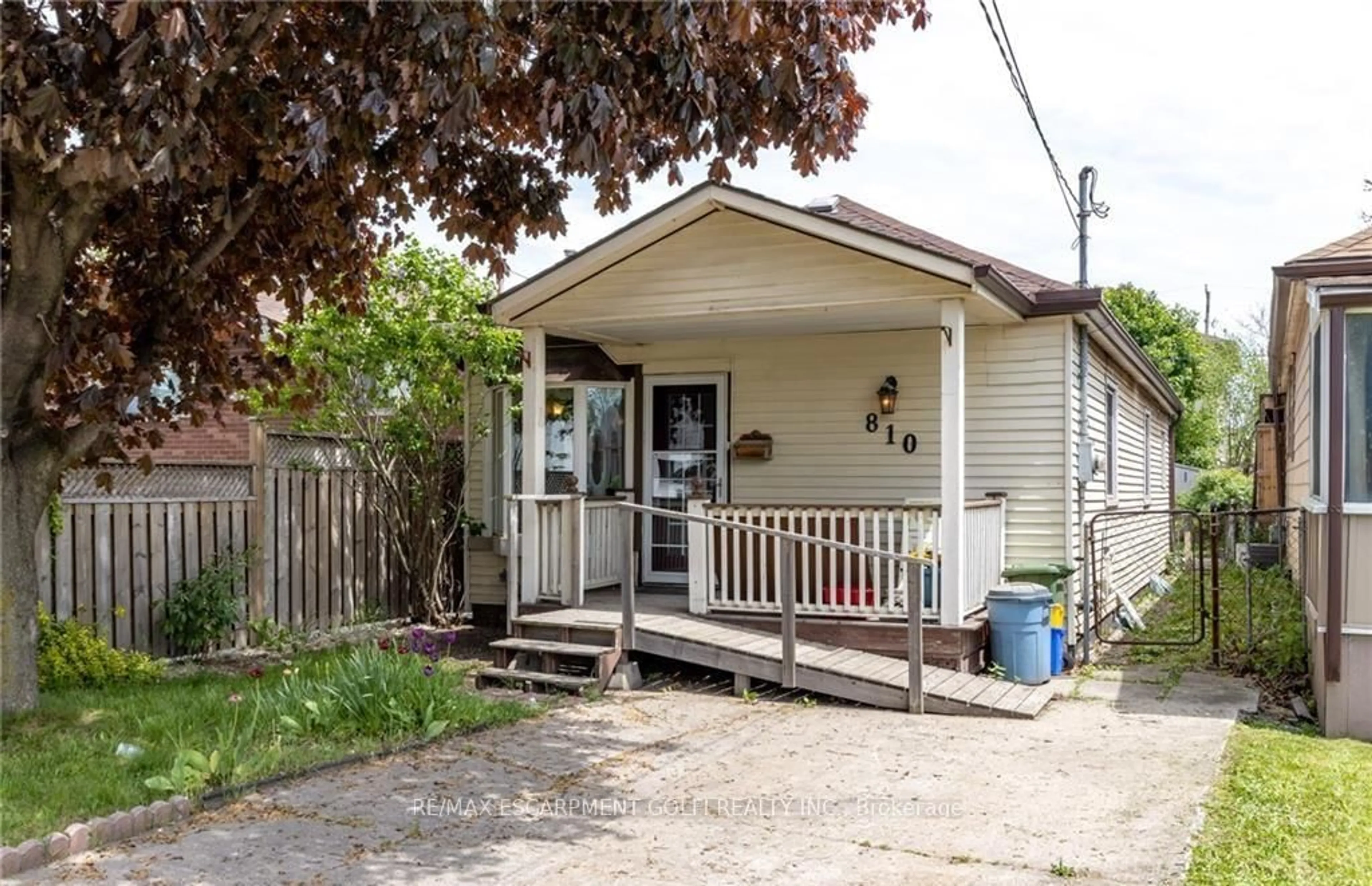 Unknown for 810 Tate Ave, Hamilton Ontario L8H 6M2