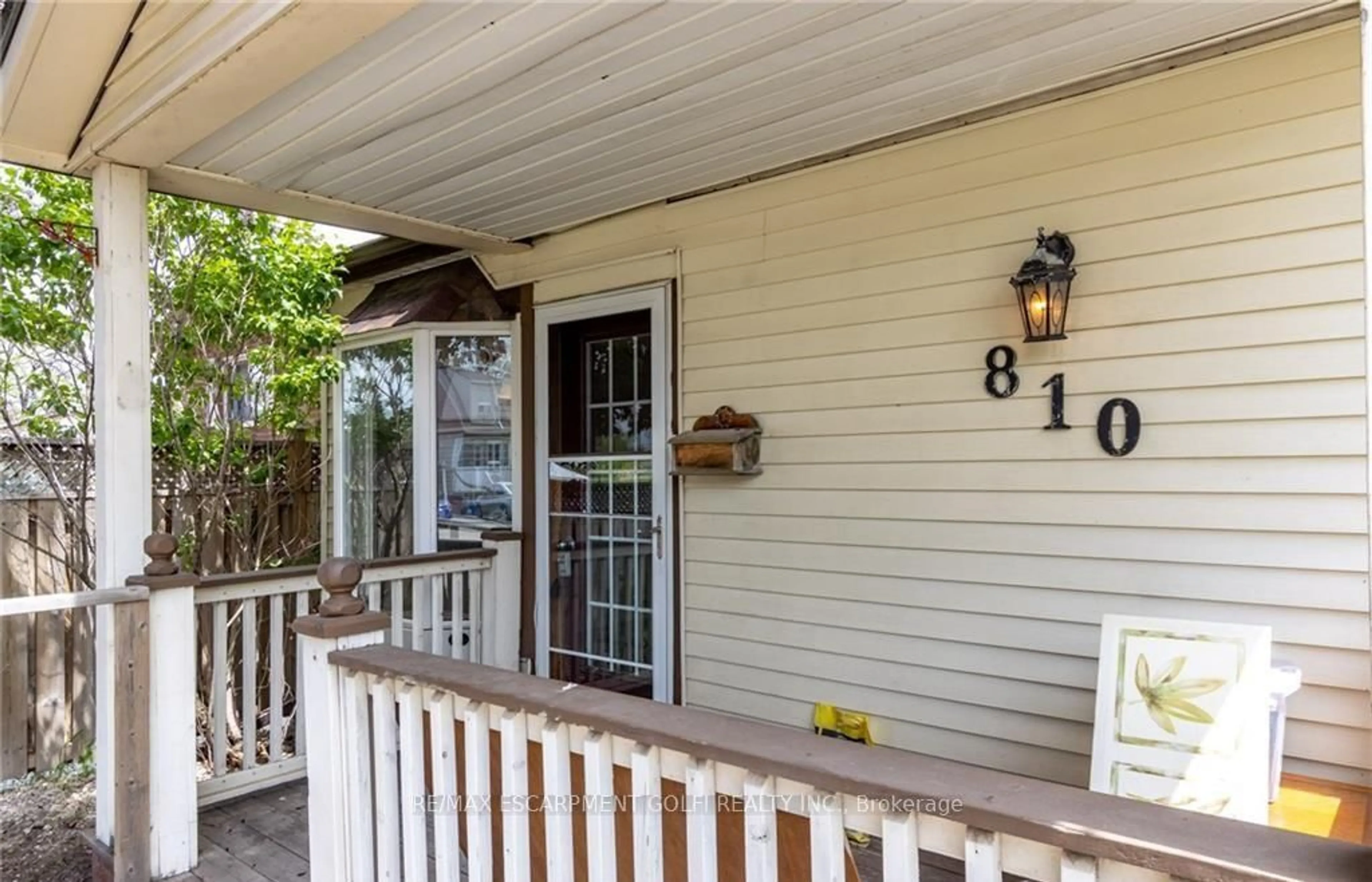 Patio, street for 810 Tate Ave, Hamilton Ontario L8H 6M2