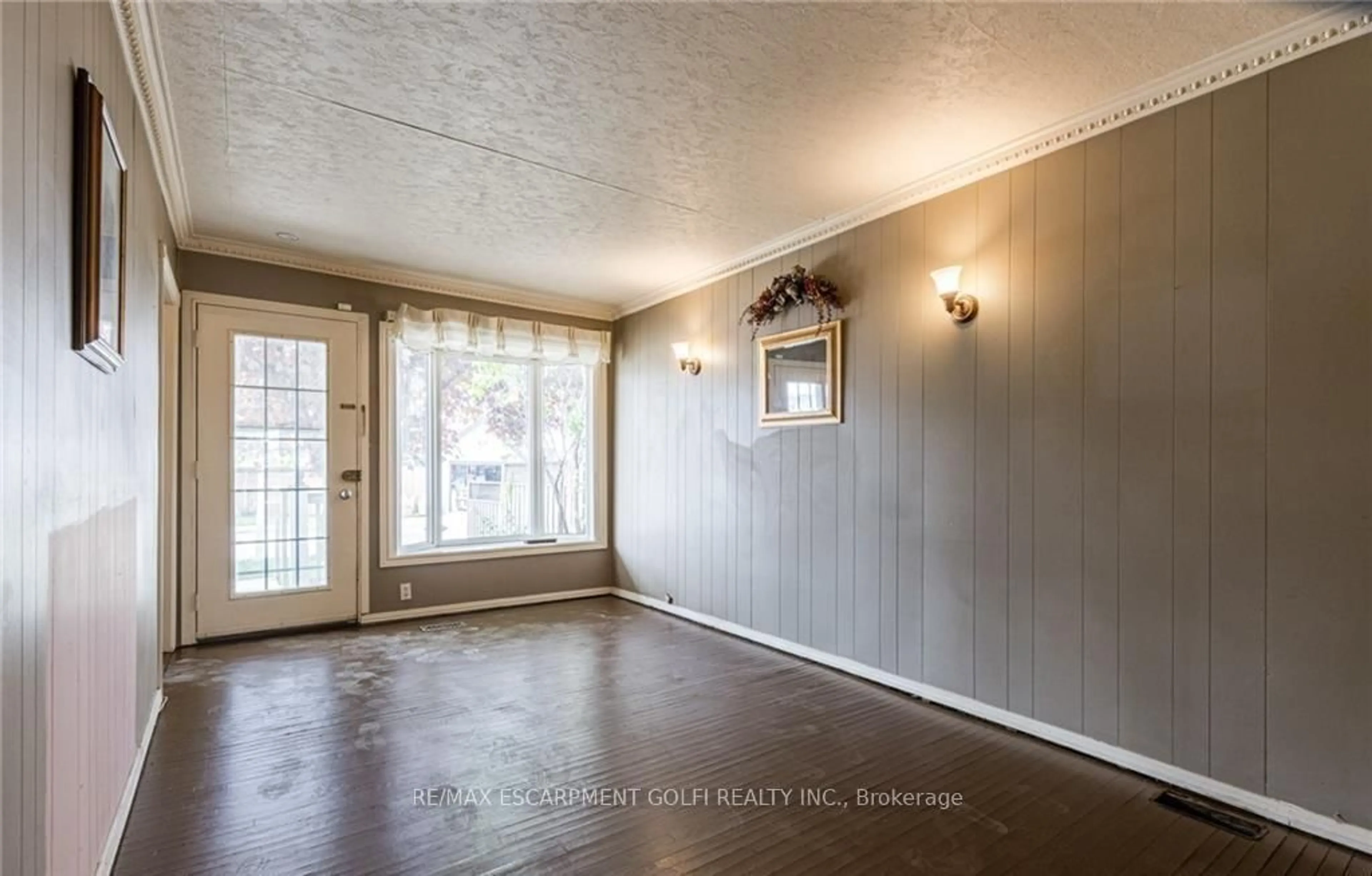 A pic of a room for 810 Tate Ave, Hamilton Ontario L8H 6M2