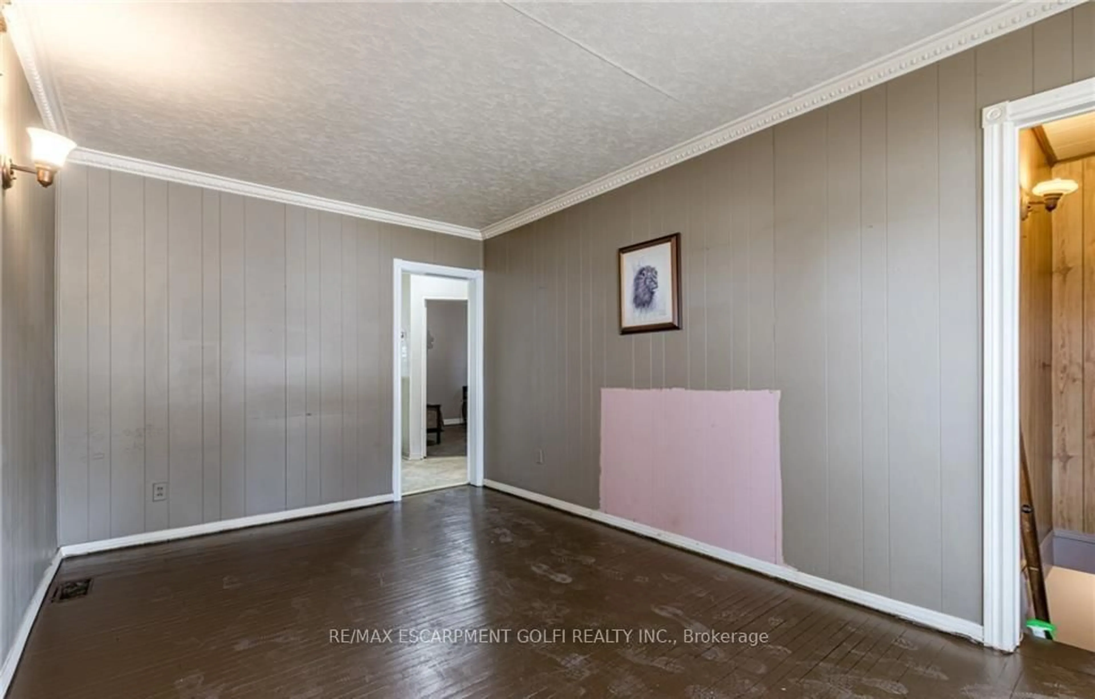 A pic of a room for 810 Tate Ave, Hamilton Ontario L8H 6M2