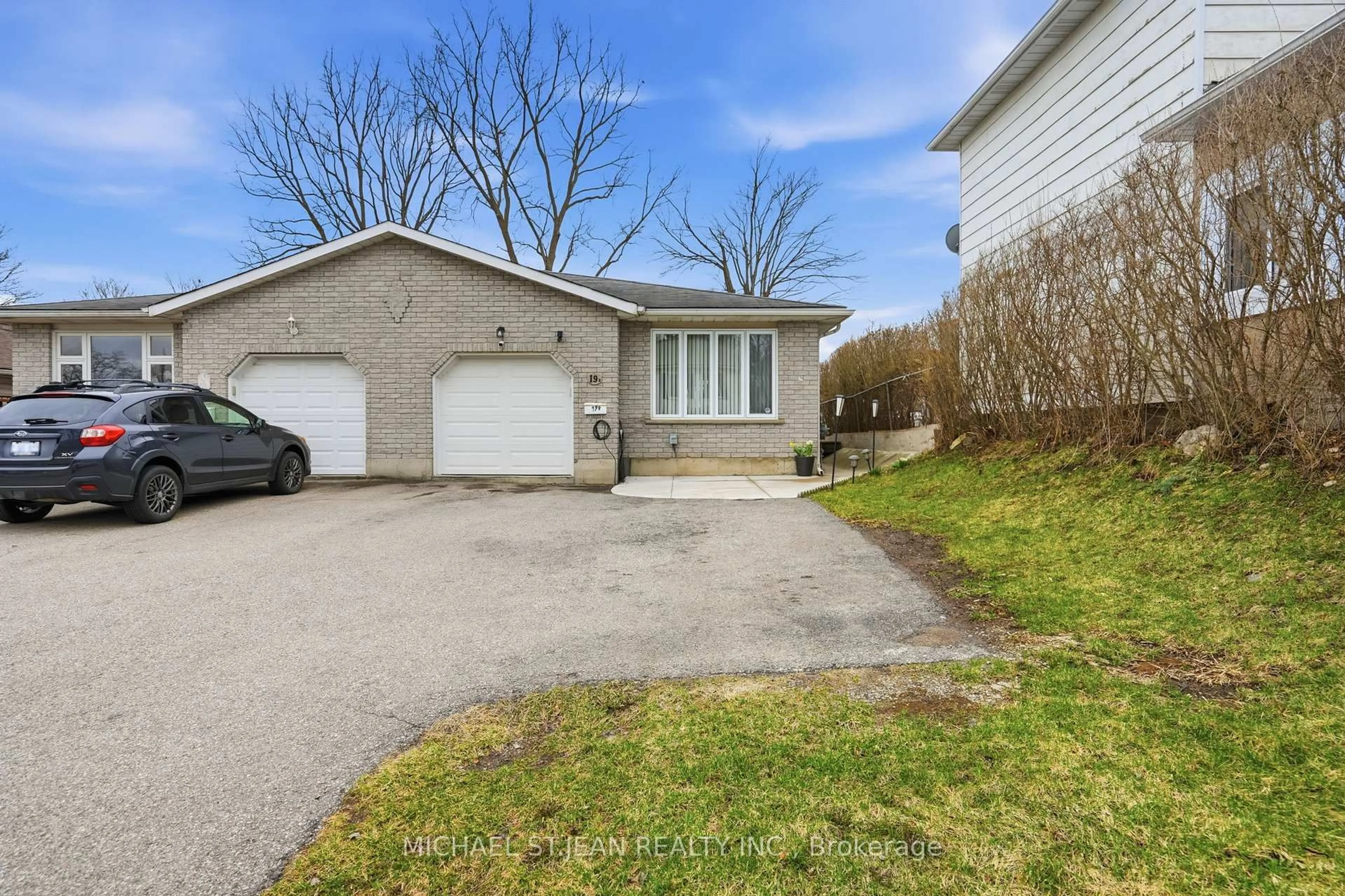 A pic from outside/outdoor area/front of a property/back of a property/a pic from drone, street for 19B Dundas St, Brant Ontario N3L 1E9