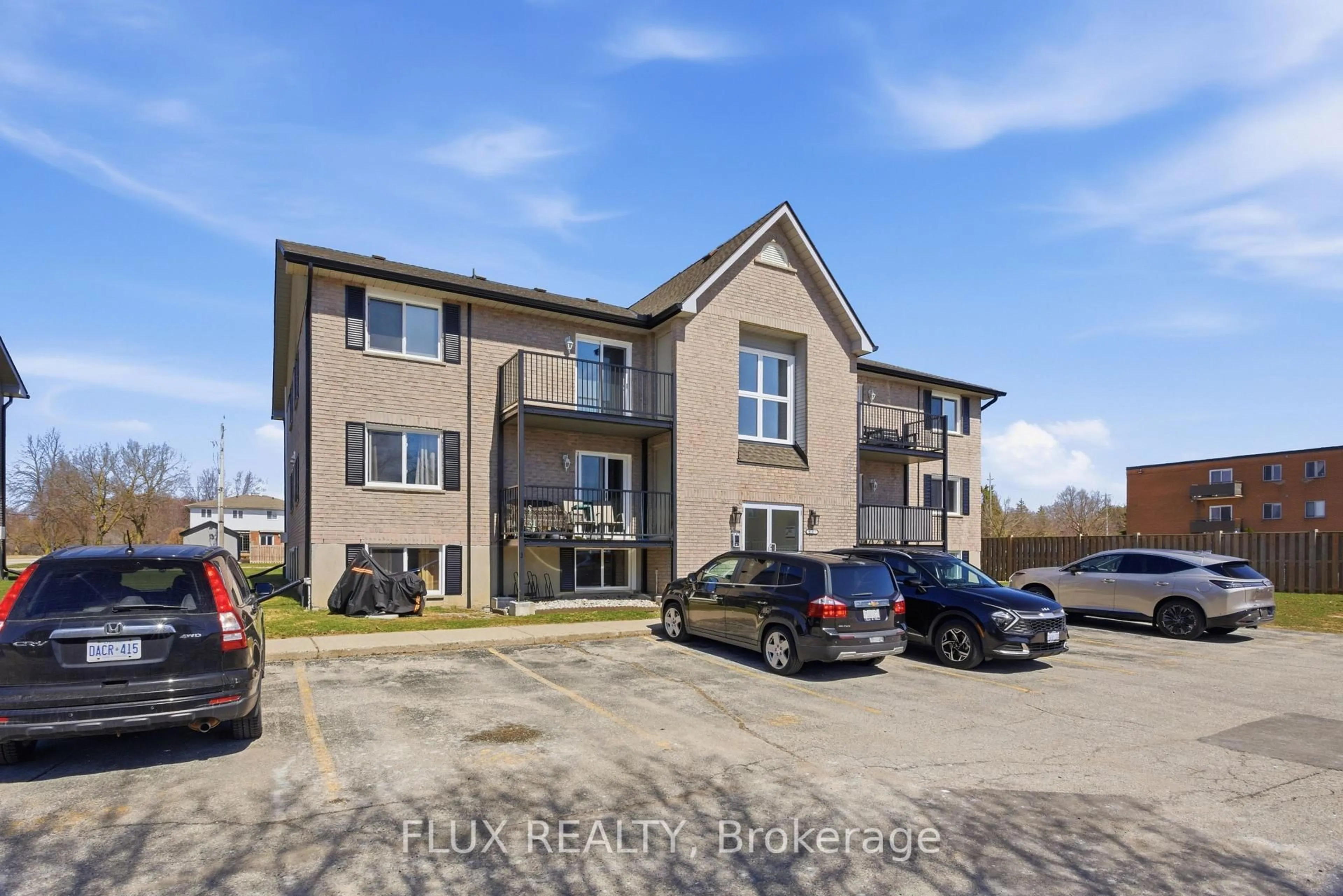 A pic from outside/outdoor area/front of a property/back of a property/a pic from drone, building for 50 Campbell Crt #312, Stratford Ontario N5A 7T6