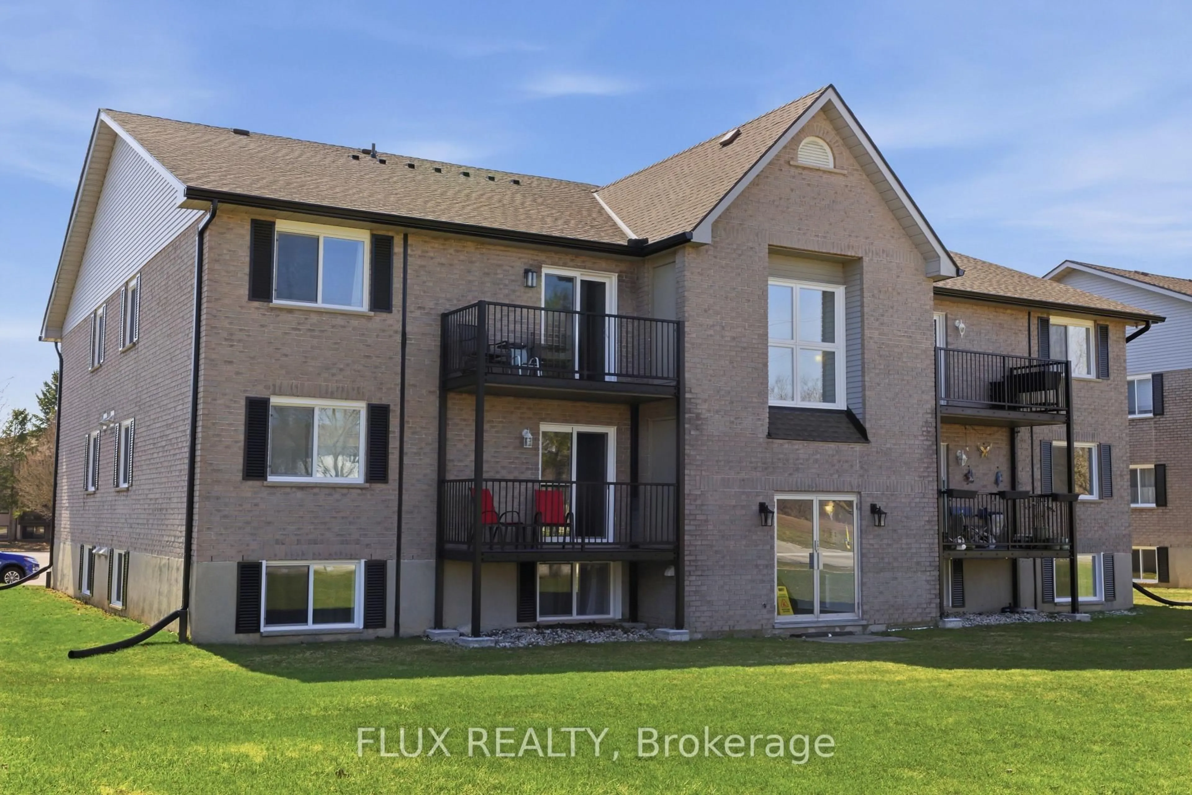 A pic from outside/outdoor area/front of a property/back of a property/a pic from drone, building for 50 Campbell Crt #312, Stratford Ontario N5A 7T6