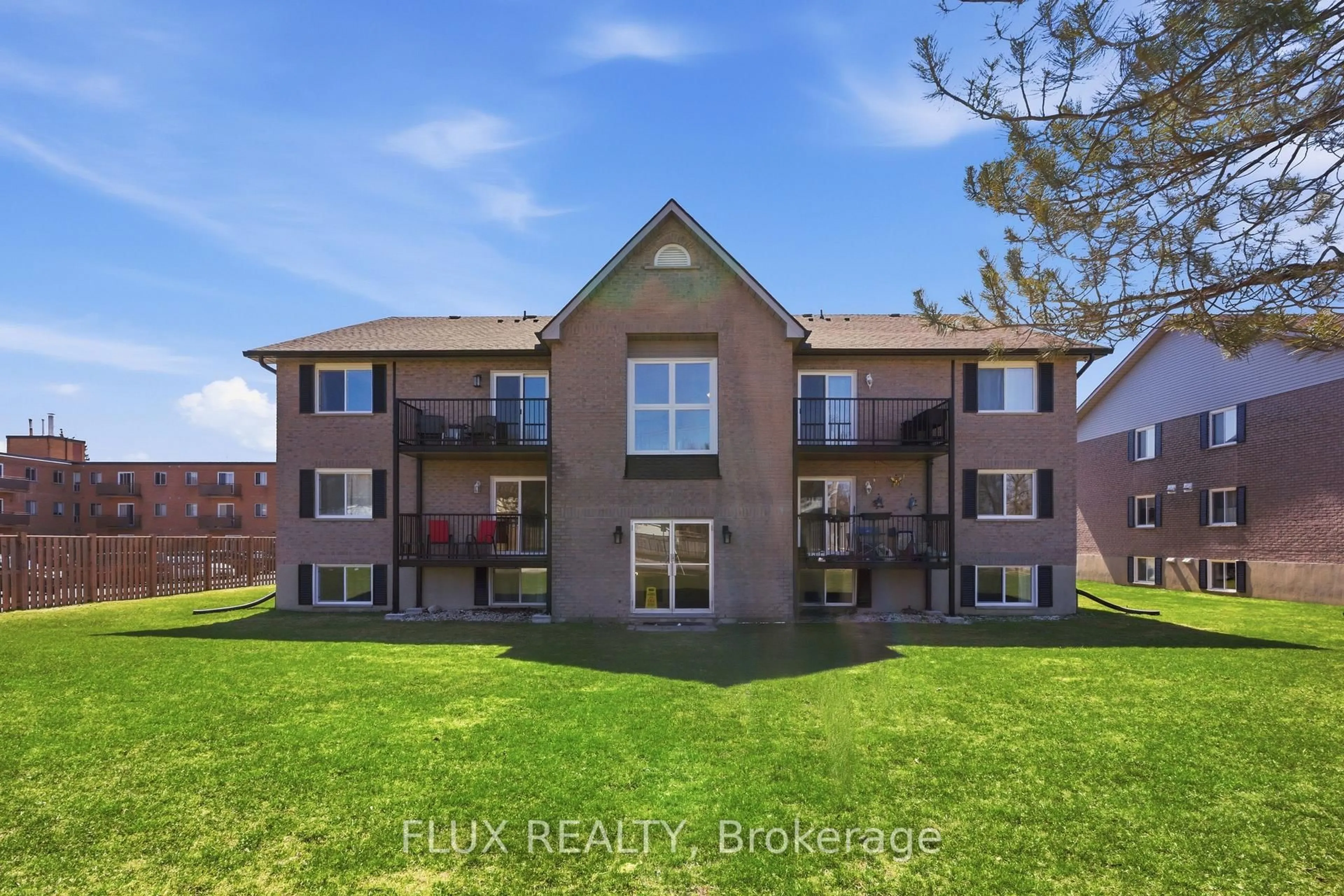 A pic from outside/outdoor area/front of a property/back of a property/a pic from drone, building for 50 Campbell Crt #312, Stratford Ontario N5A 7T6