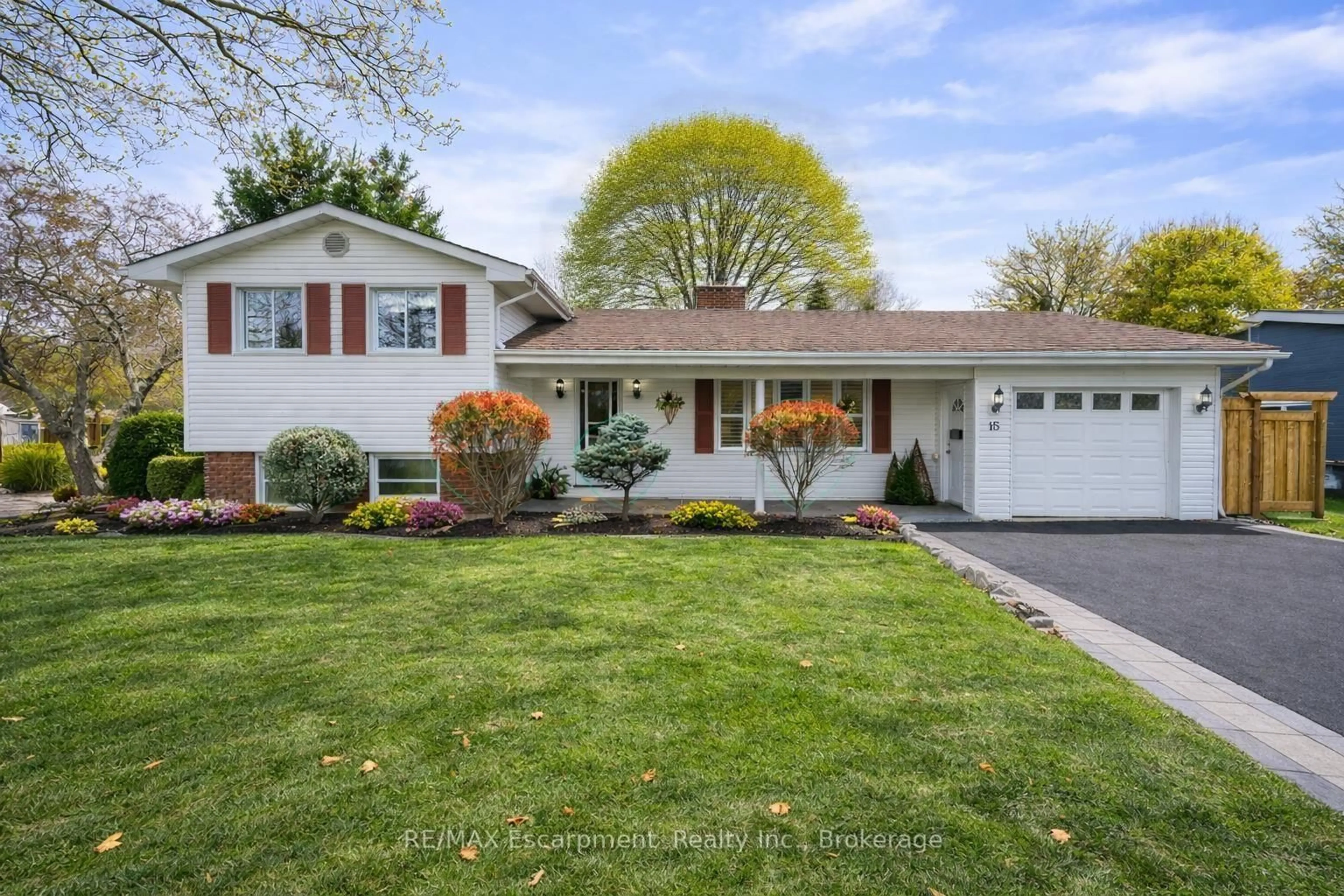 Home with vinyl exterior material, street for 15 Harvest Lane, Brantford Ontario N3R 5R3