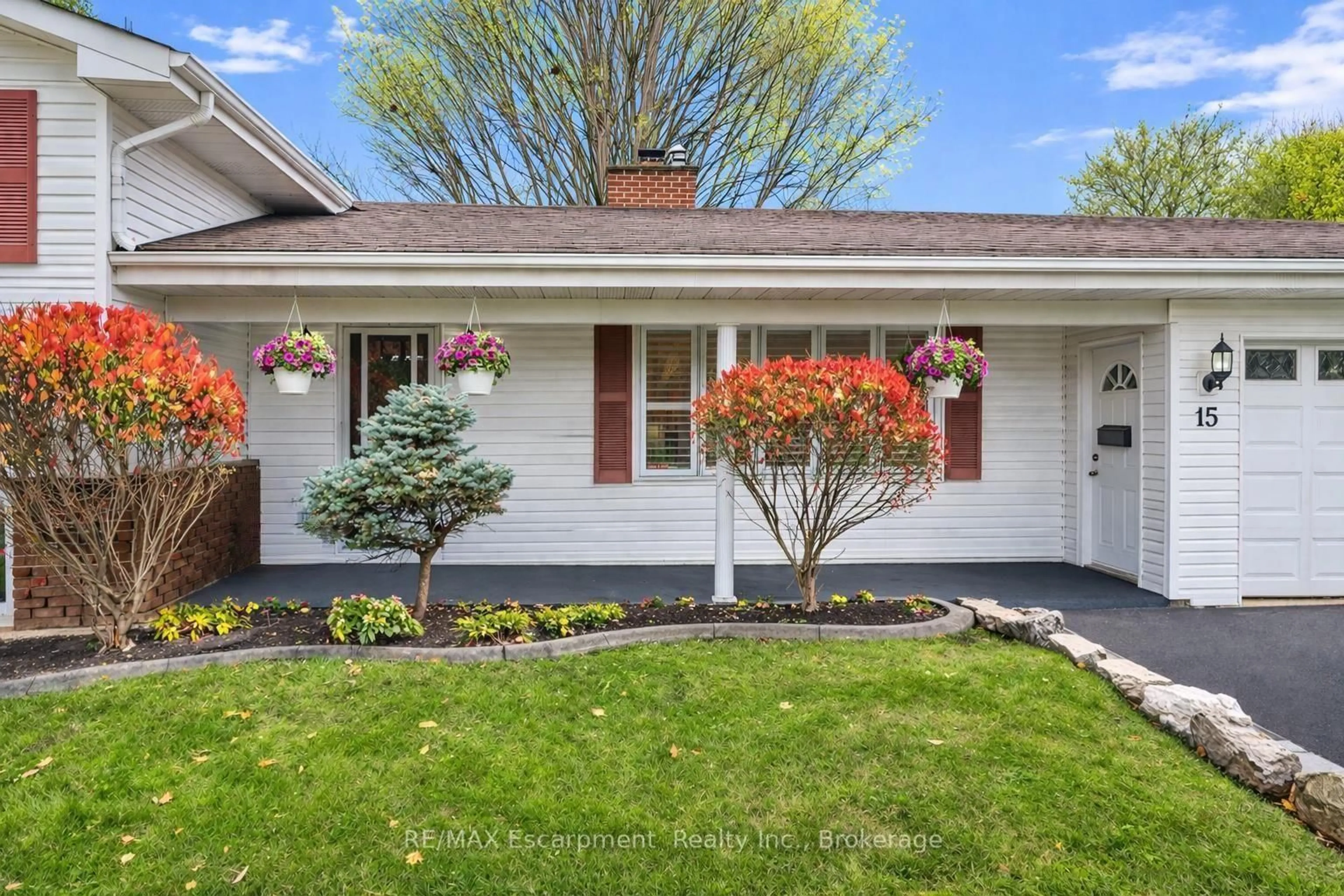 Home with brick exterior material, street for 15 Harvest Lane, Brantford Ontario N3R 5R3