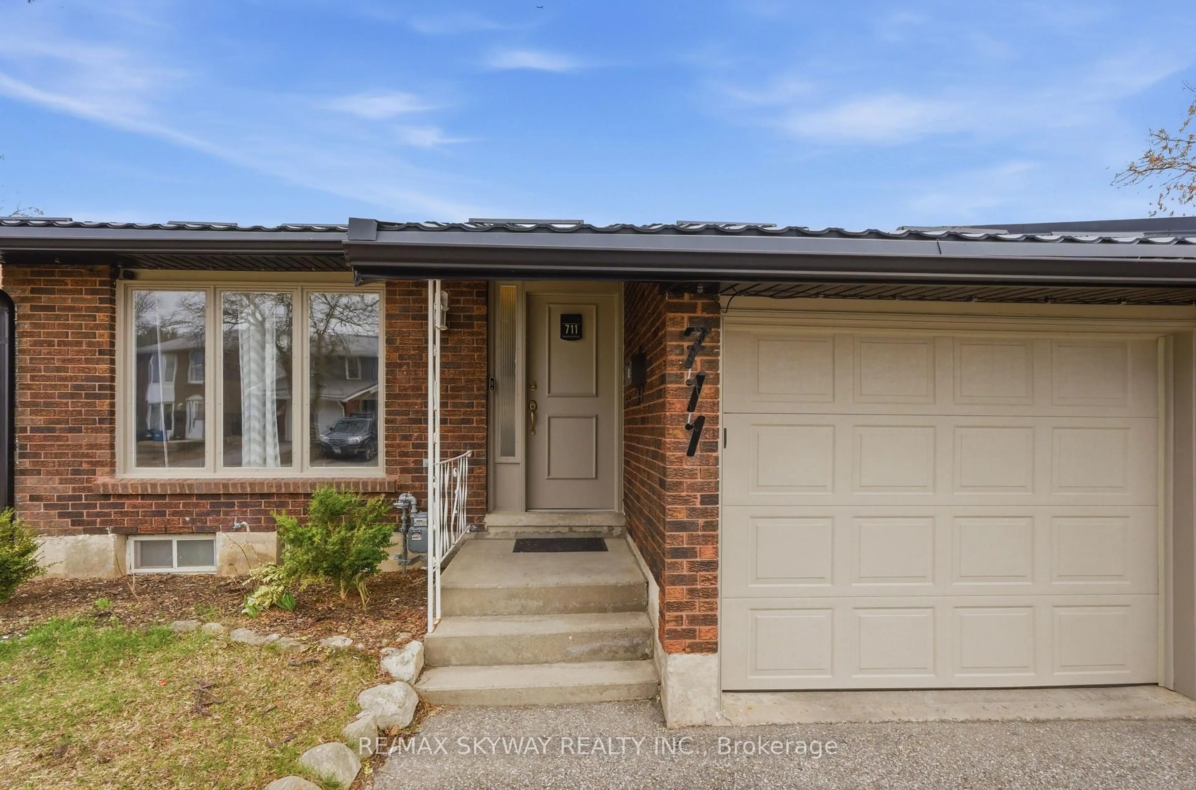 Home with brick exterior material, street for 711 Hillview Rd, Cambridge Ontario N3H 5C2