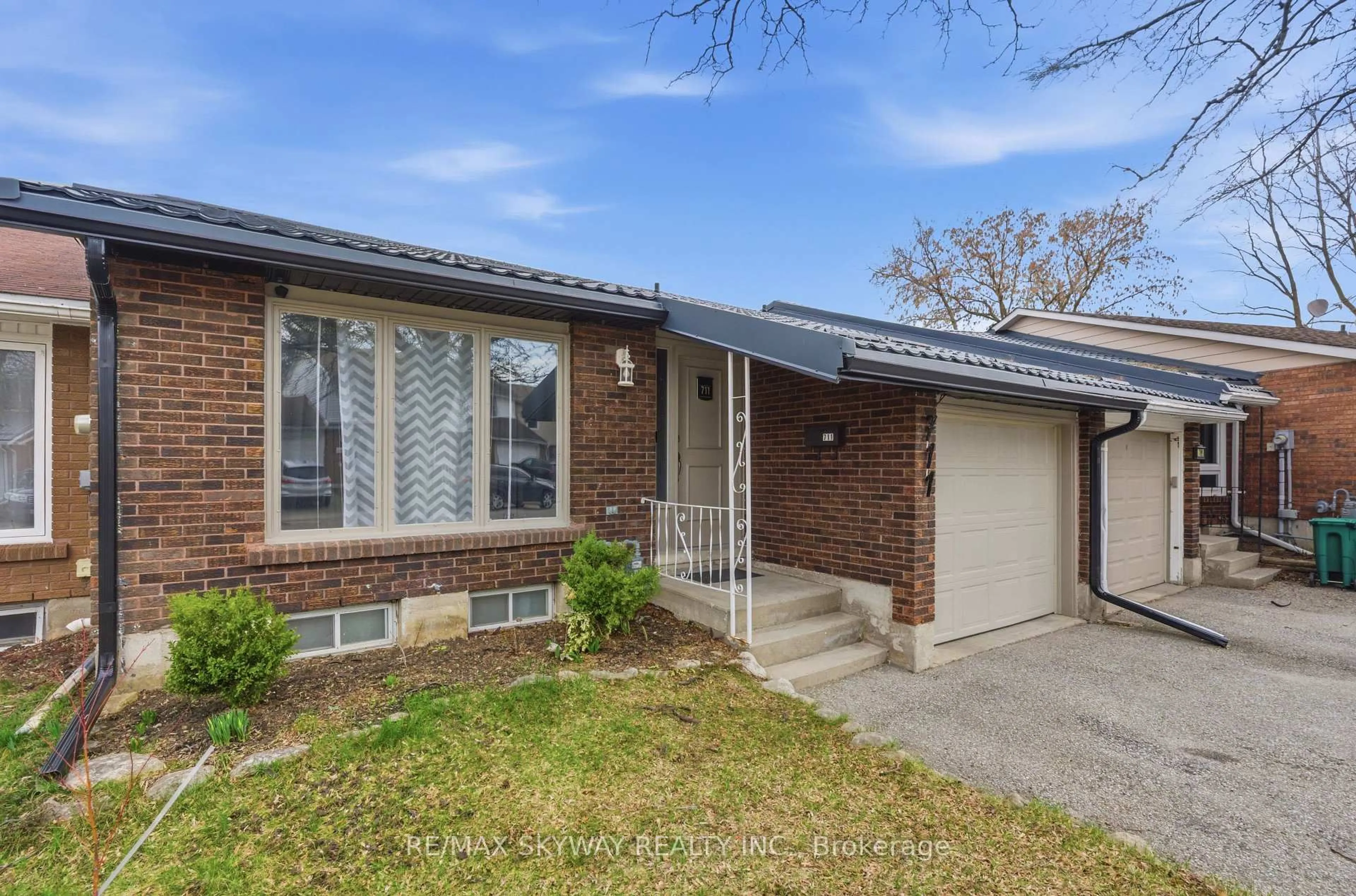 Home with brick exterior material, street for 711 Hillview Rd, Cambridge Ontario N3H 5C2