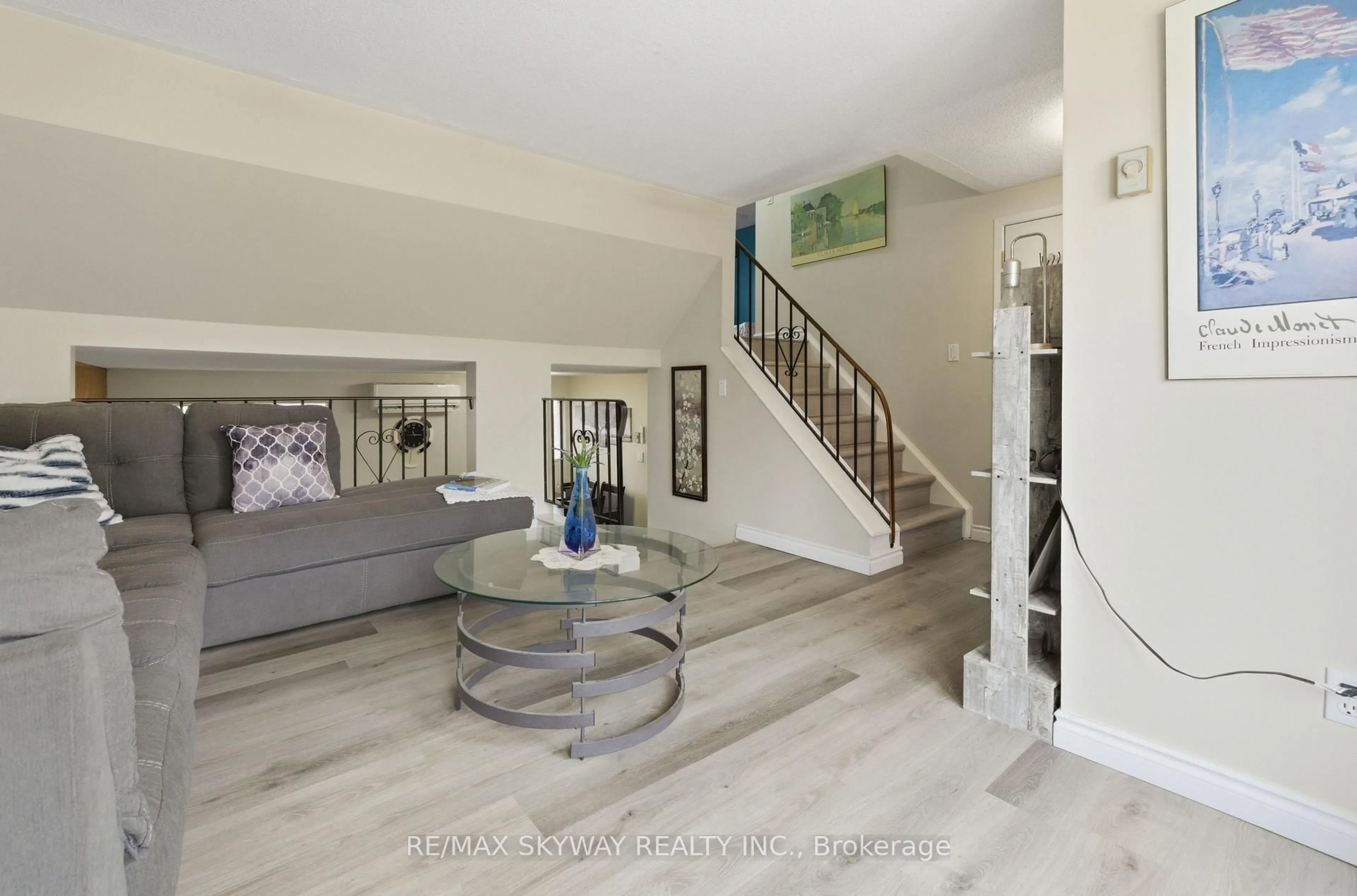 Indoor entryway for 711 Hillview Rd, Cambridge Ontario N3H 5C2