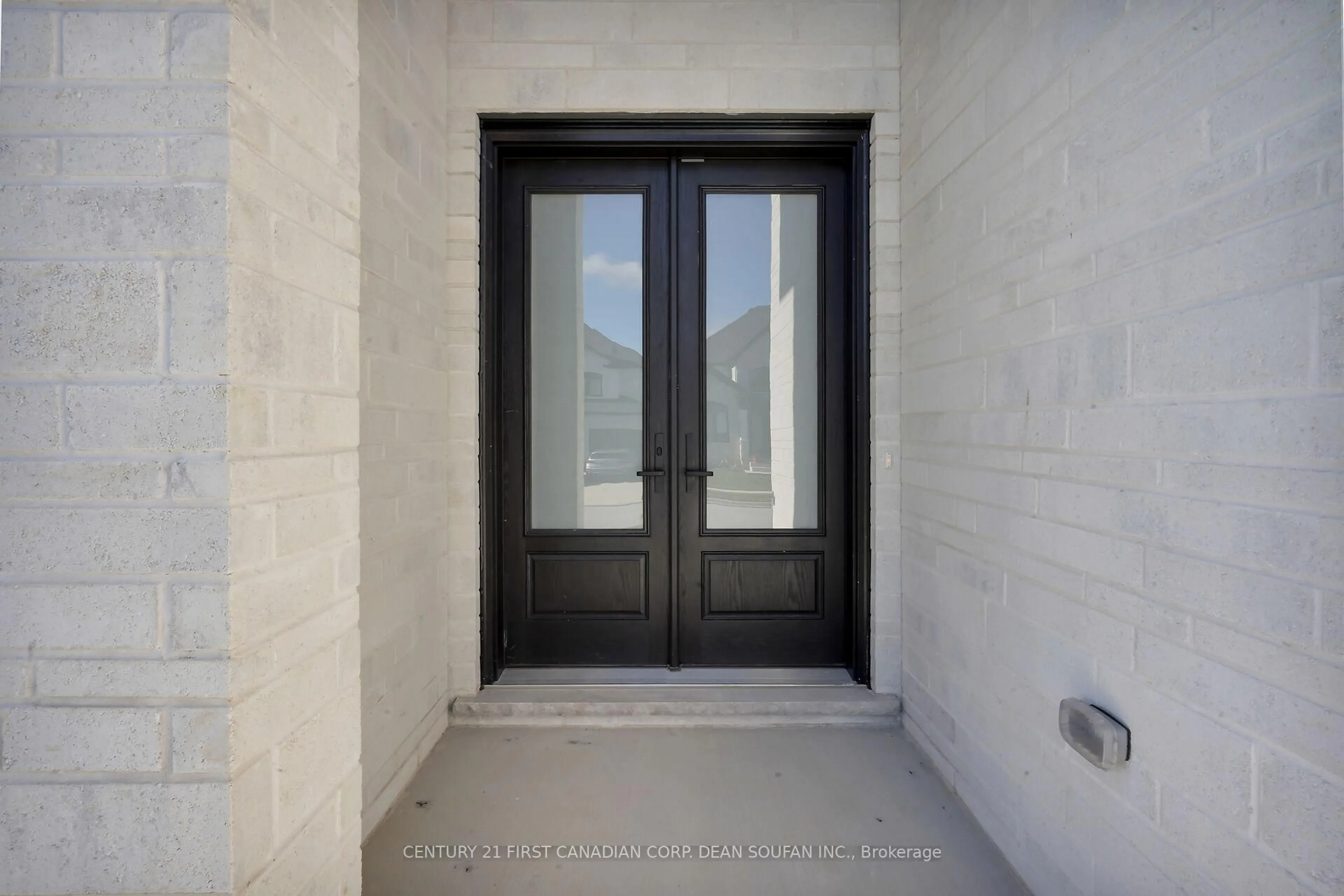 Indoor entryway for 3423 ISLEWORTH Rd, London South Ontario N6P 0G8