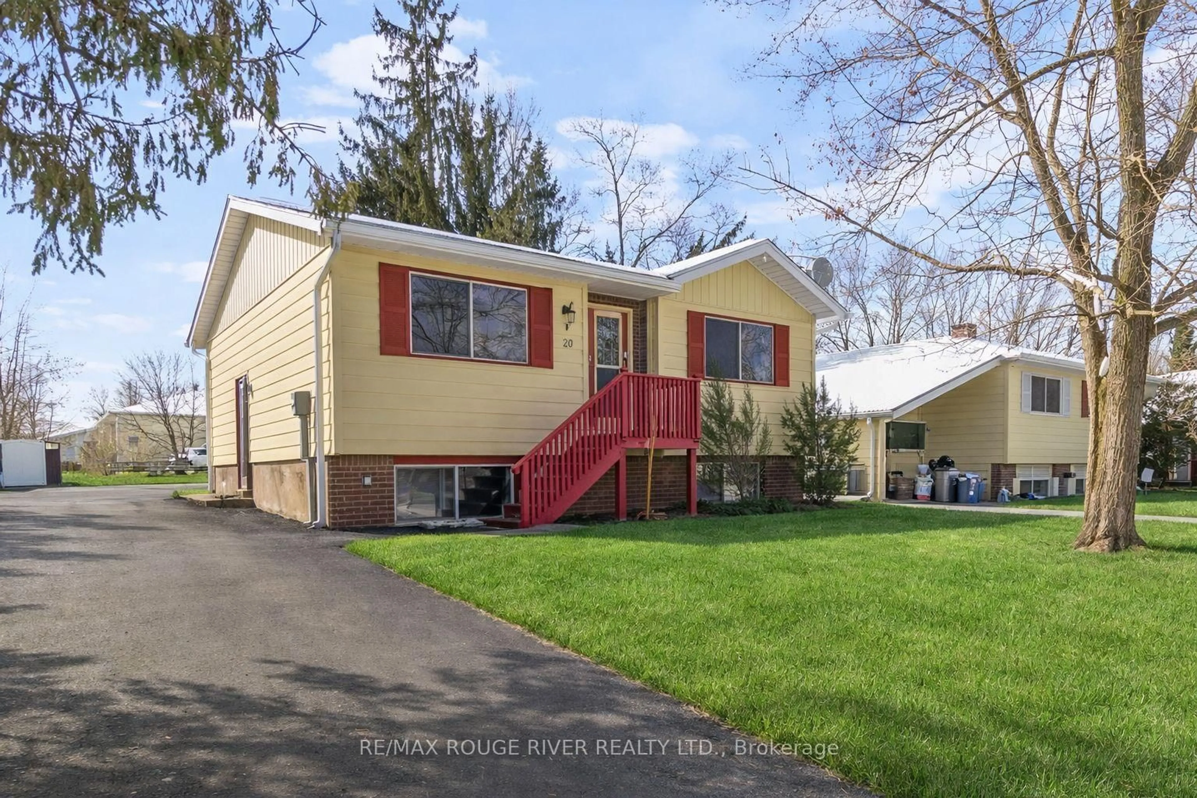 Home with vinyl exterior material, street for 20 Coyle Cres, Selwyn Ontario K9J 6X5