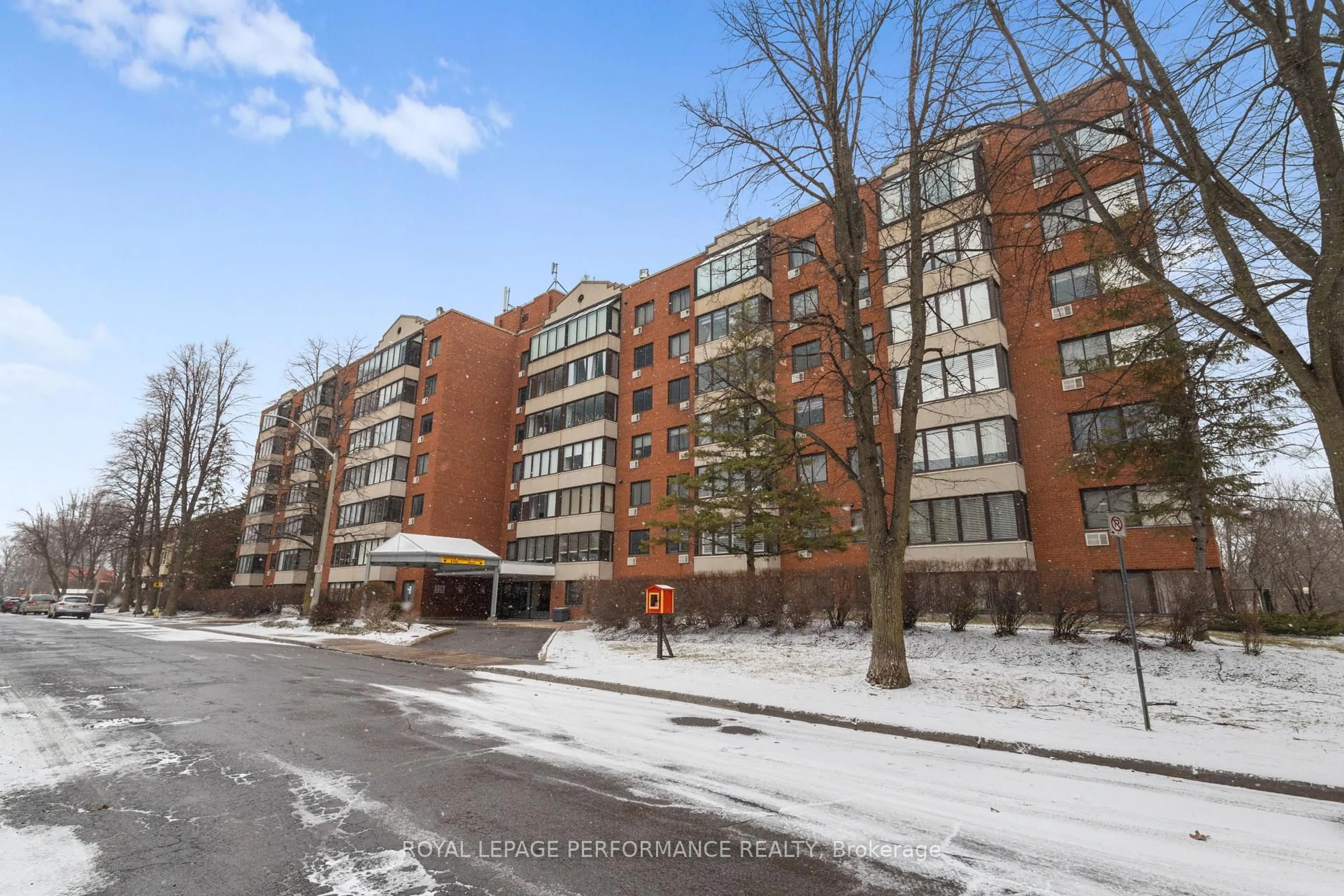 Patio, street for 225 Alvin Rd #609, Ottawa Ontario K1K 4H6