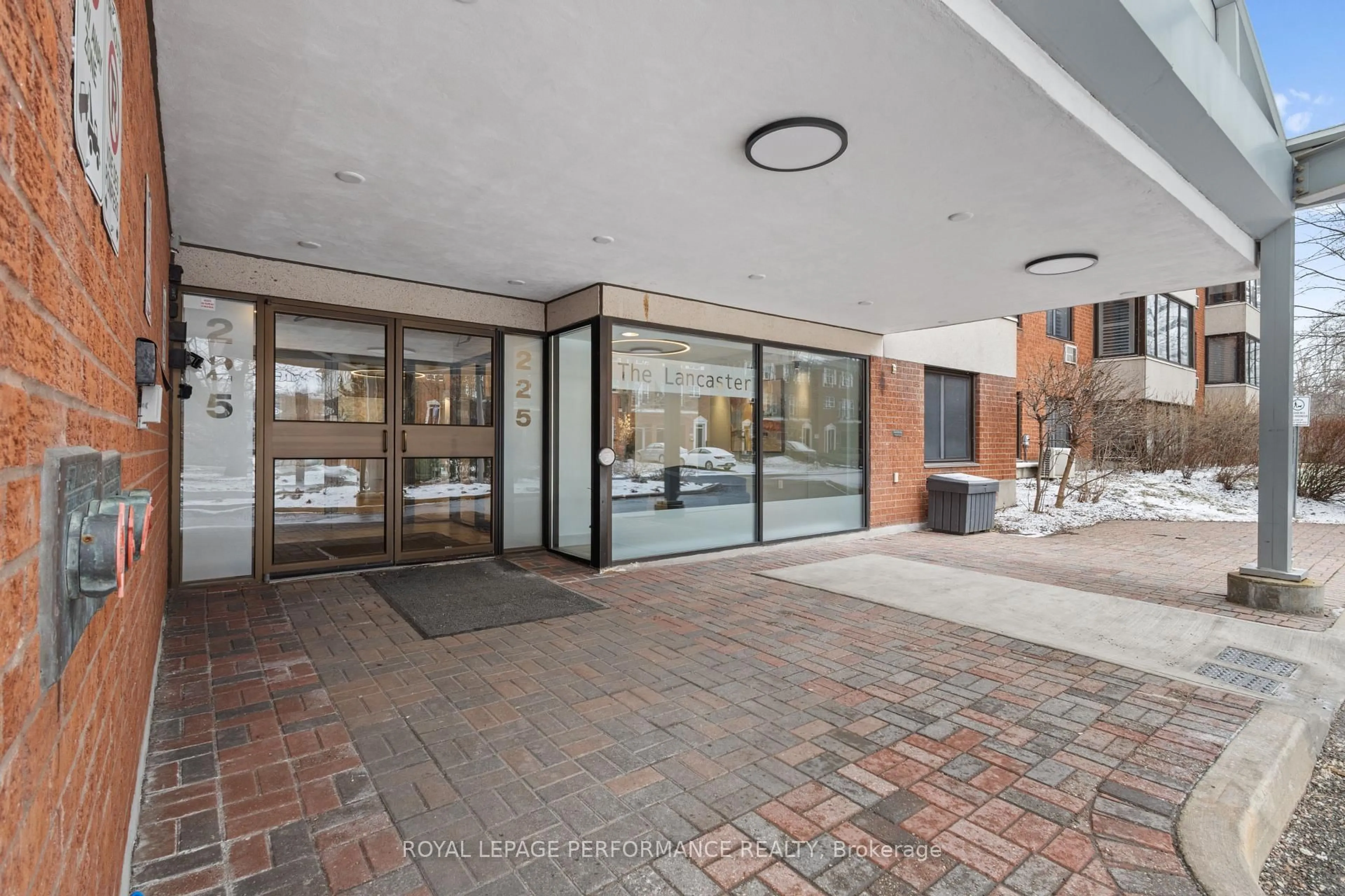 Indoor foyer for 225 Alvin Rd #609, Ottawa Ontario K1K 4H6