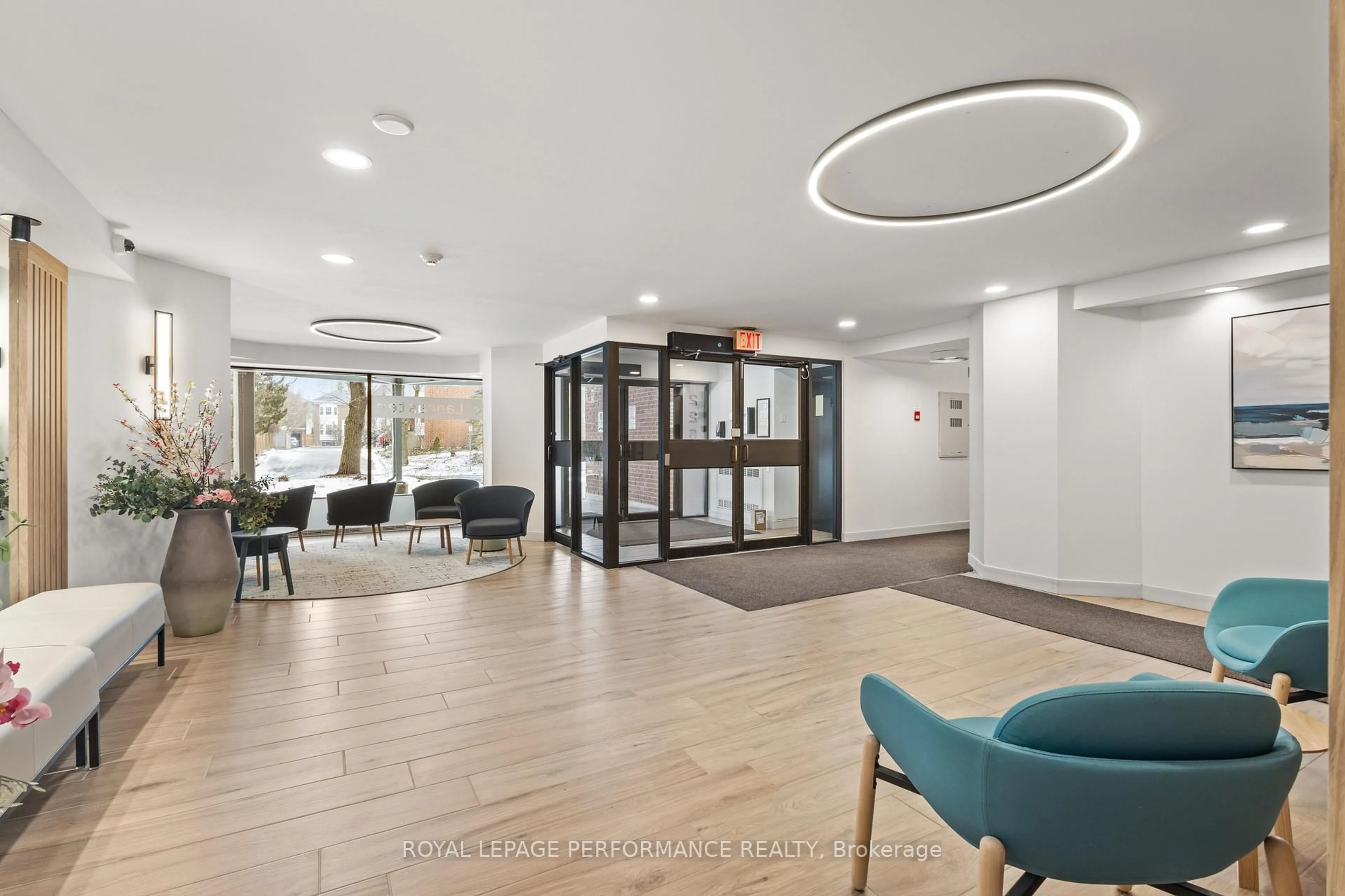 Indoor foyer for 225 Alvin Rd #609, Ottawa Ontario K1K 4H6