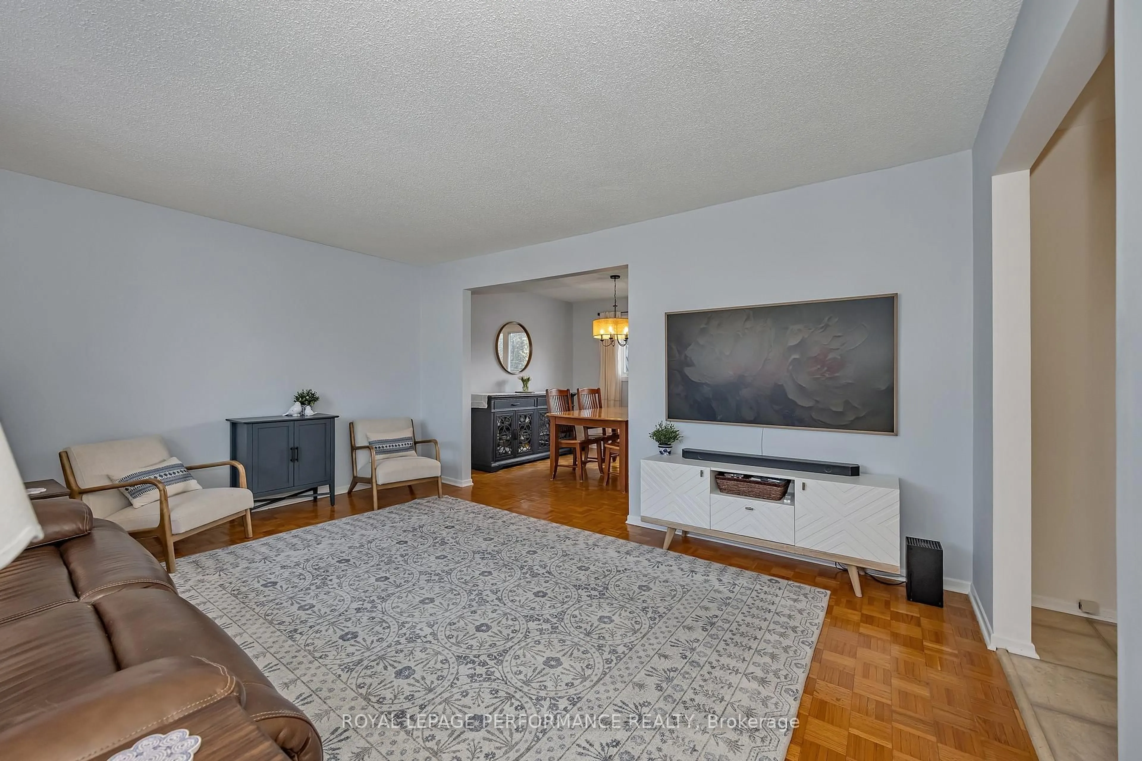 Unknown for 372 Phoenix Cres, Ottawa Ontario K1E 1V7