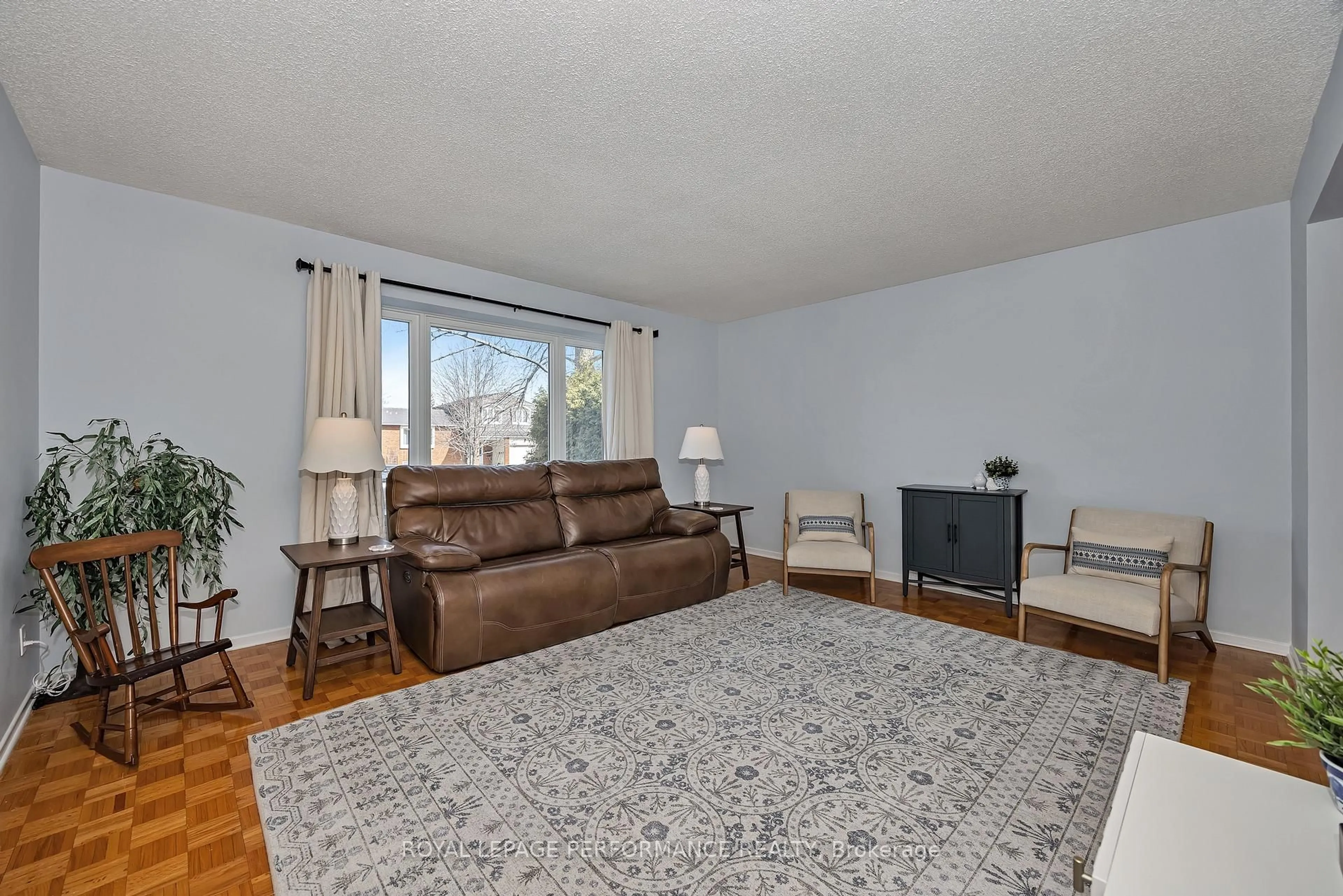 Living room with furniture, unknown for 372 Phoenix Cres, Ottawa Ontario K1E 1V7