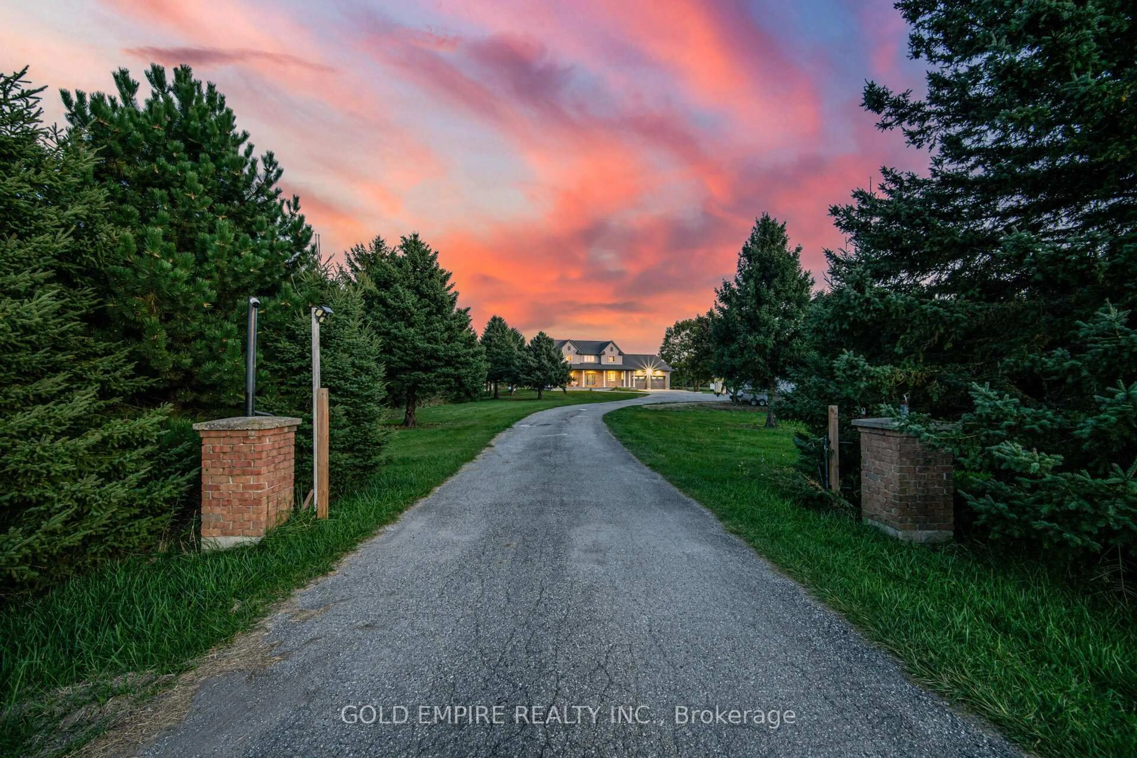 A pic from outside/outdoor area/front of a property/back of a property/a pic from drone, street for 11786 Parson Rd, Southwold Ontario N5P 3T2