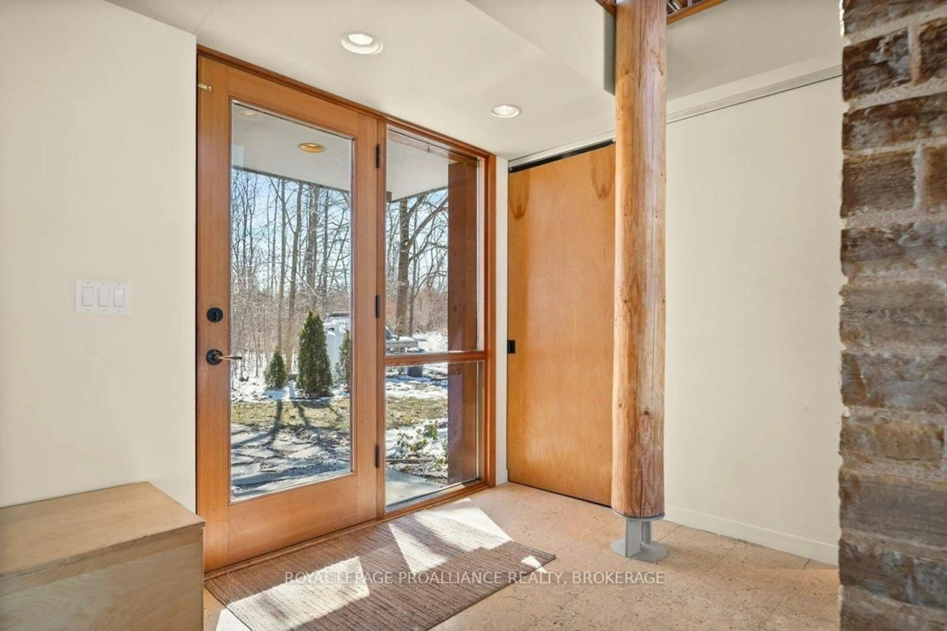 Indoor entryway for 97A 12th Line Rd, Wolfe Island Ontario K0H 2Y0