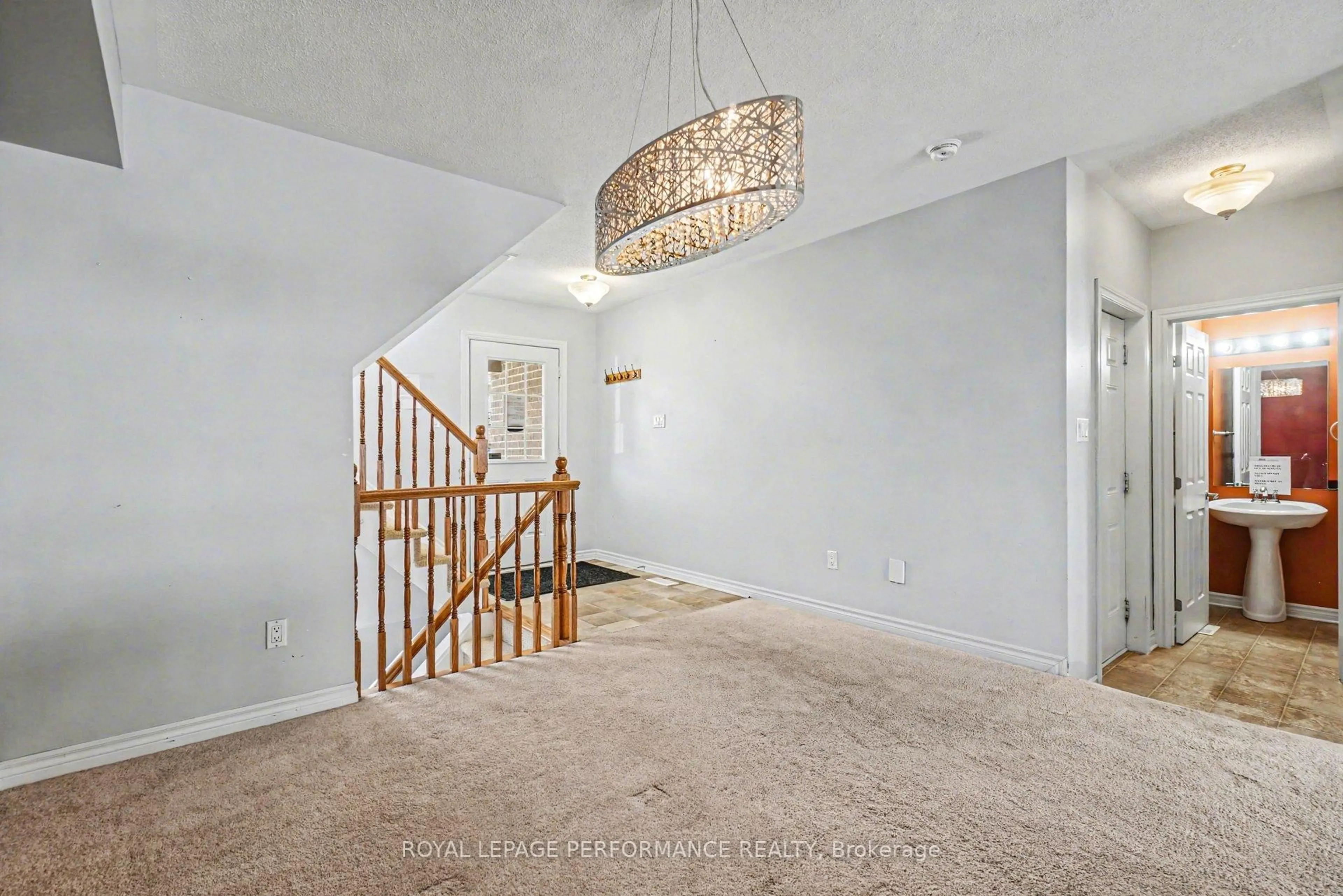 Indoor foyer for 2733 Grand Canal St, Ottawa Ontario K2J 0T1