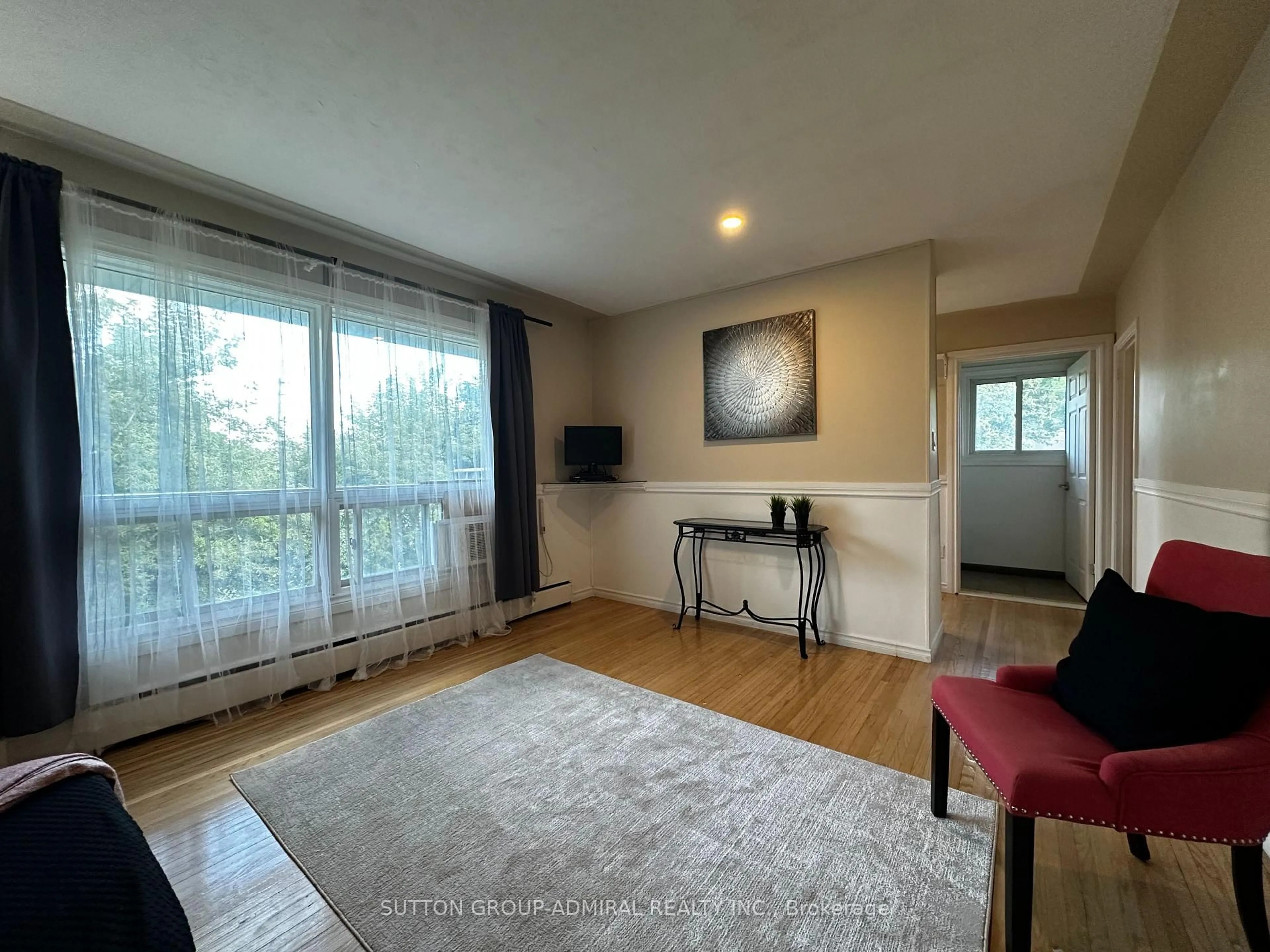 A pic of a room for 165 King Edward Ave, London South Ontario N5Z 3T5