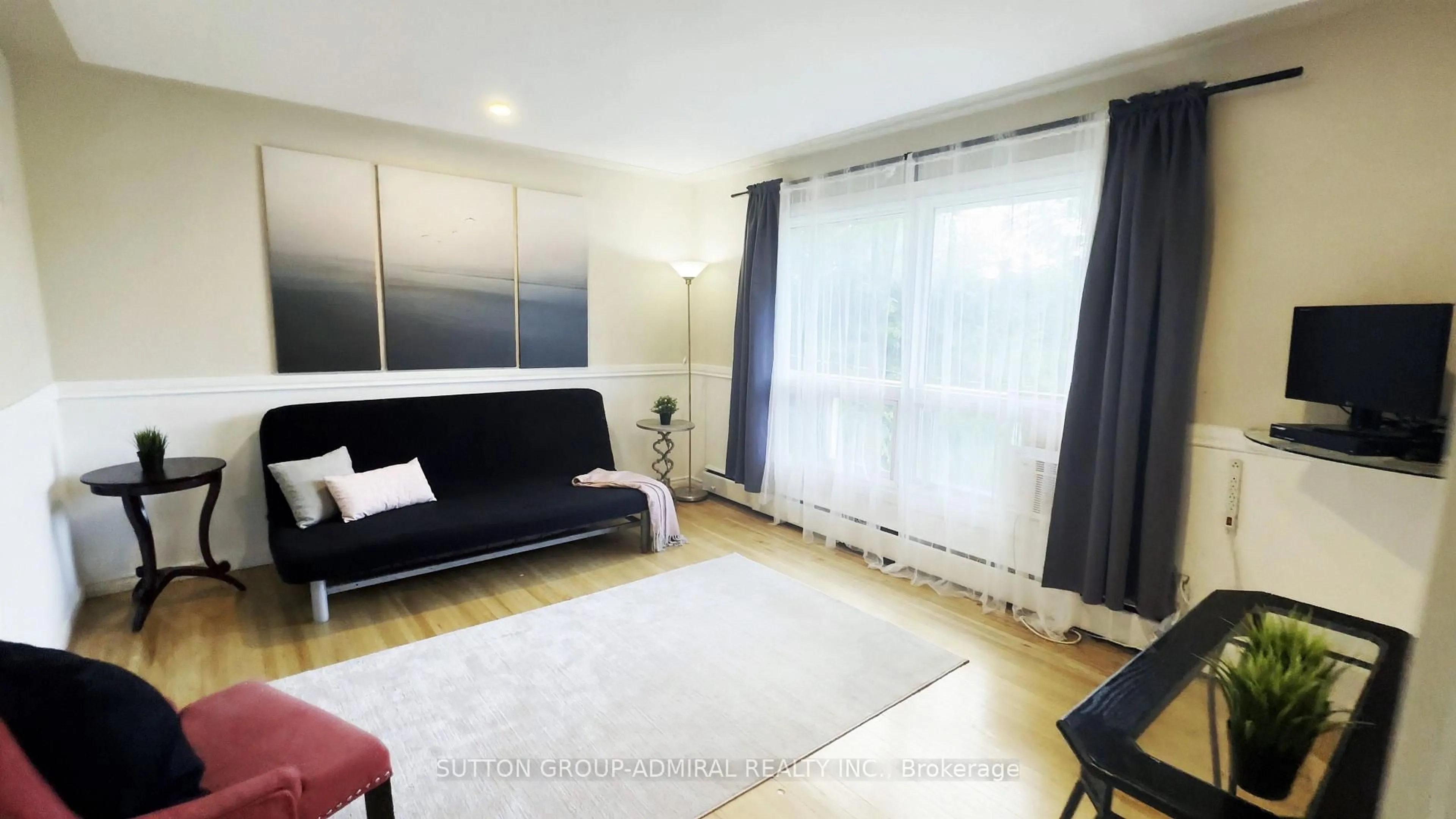 Unknown for 165 King Edward Ave, London South Ontario N5Z 3T5