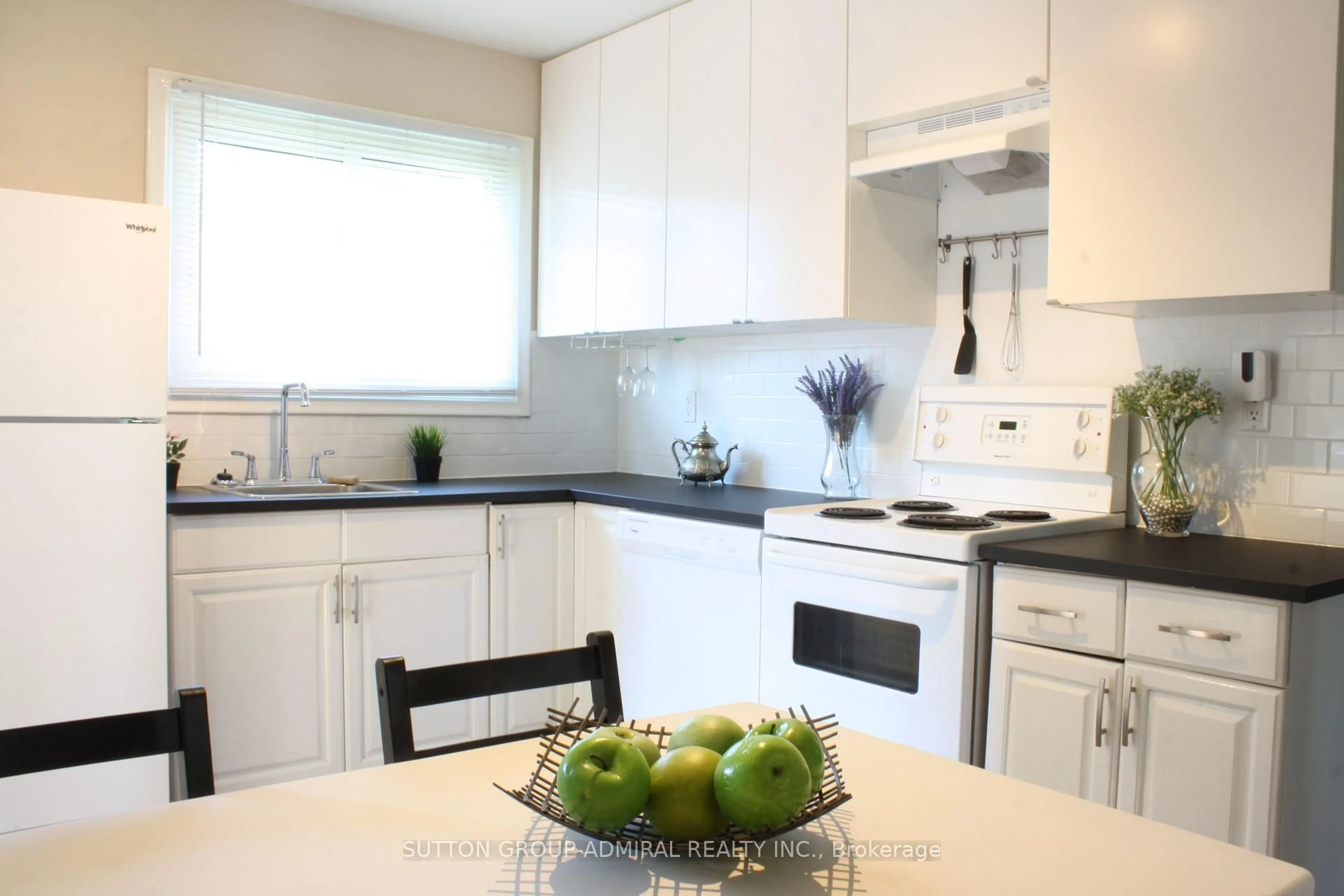 Standard kitchen, unknown for 165 King Edward Ave, London South Ontario N5Z 3T5