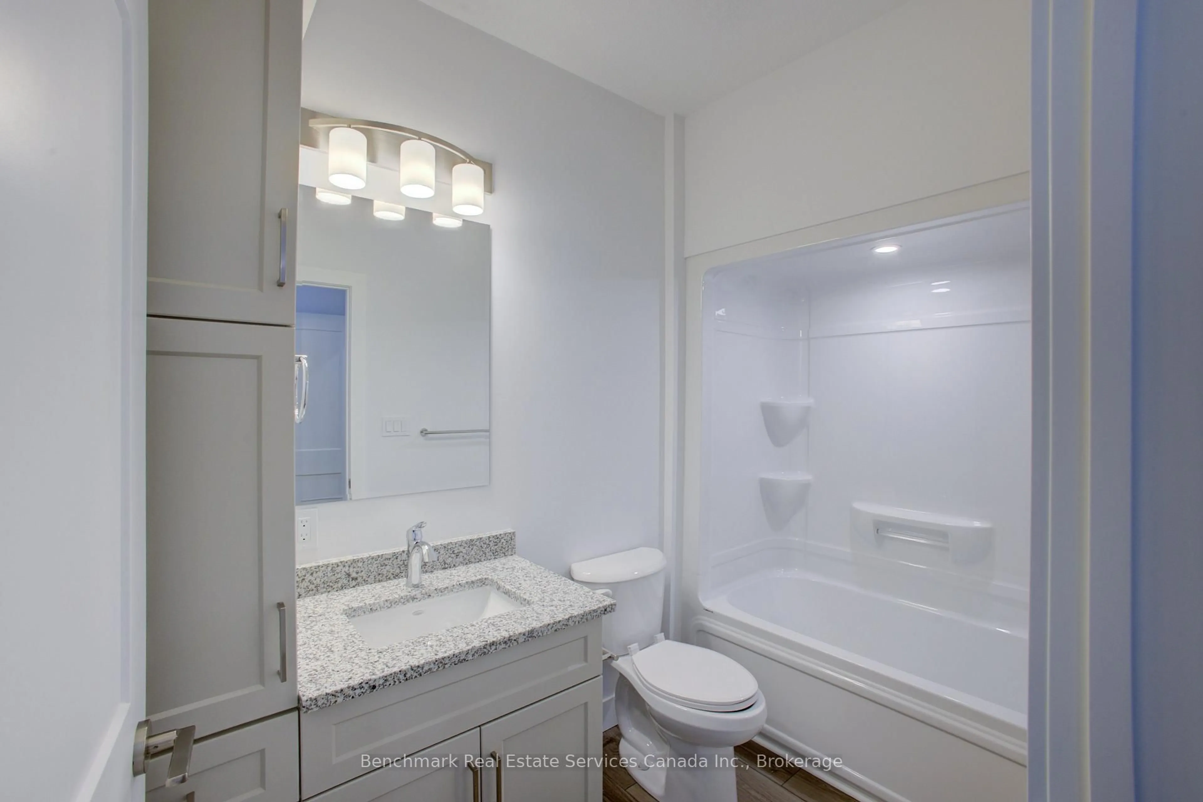 Standard bathroom, ceramic/tile floor for 62 Cavalier Cres, Huron-Kinloss Ontario N0G 2R0