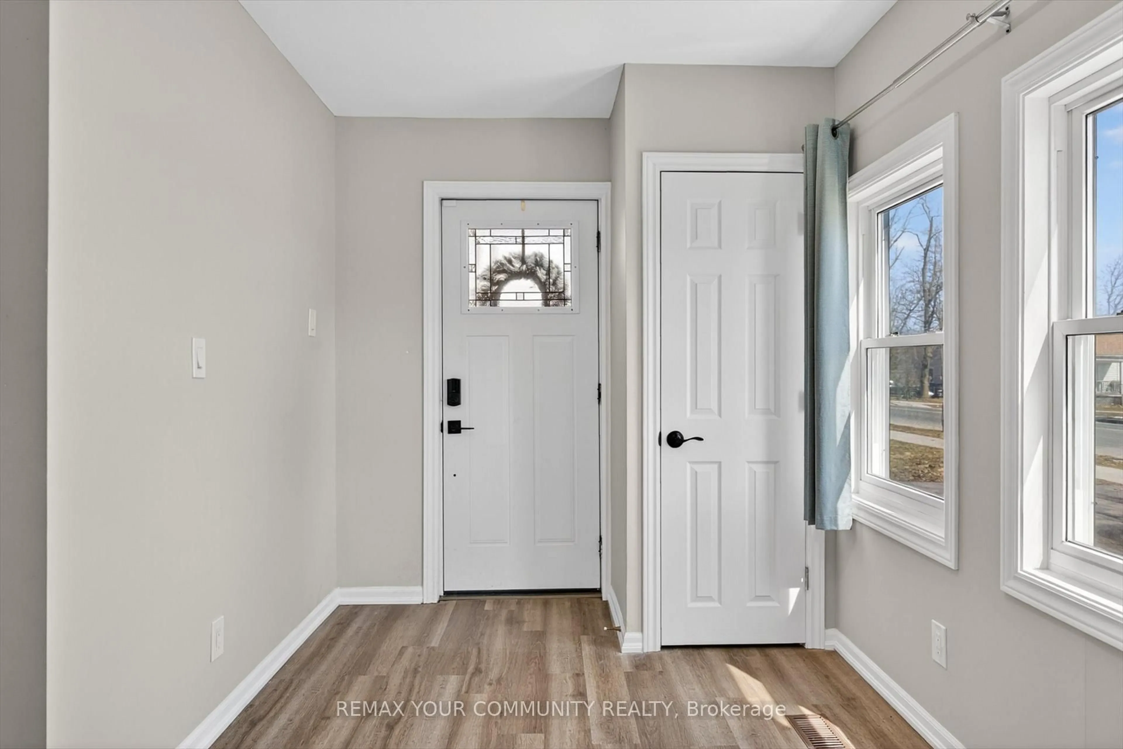 Indoor entryway for 426 Wolsely St, Peterborough Ontario K9H 5A5