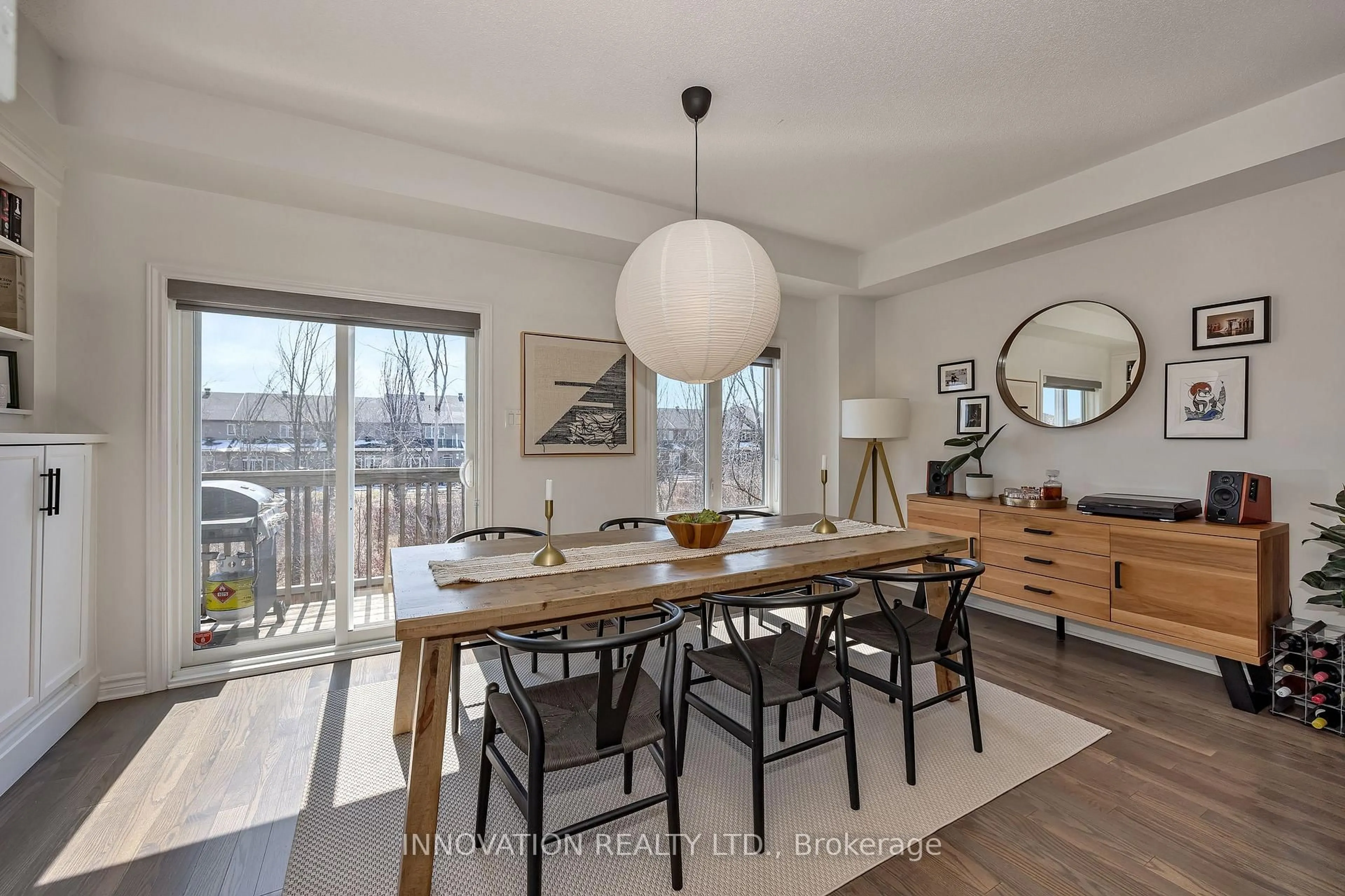 Dining room, wood/laminate floor for 46 Barn Swallow Private, Ottawa Ontario K4M 0H5
