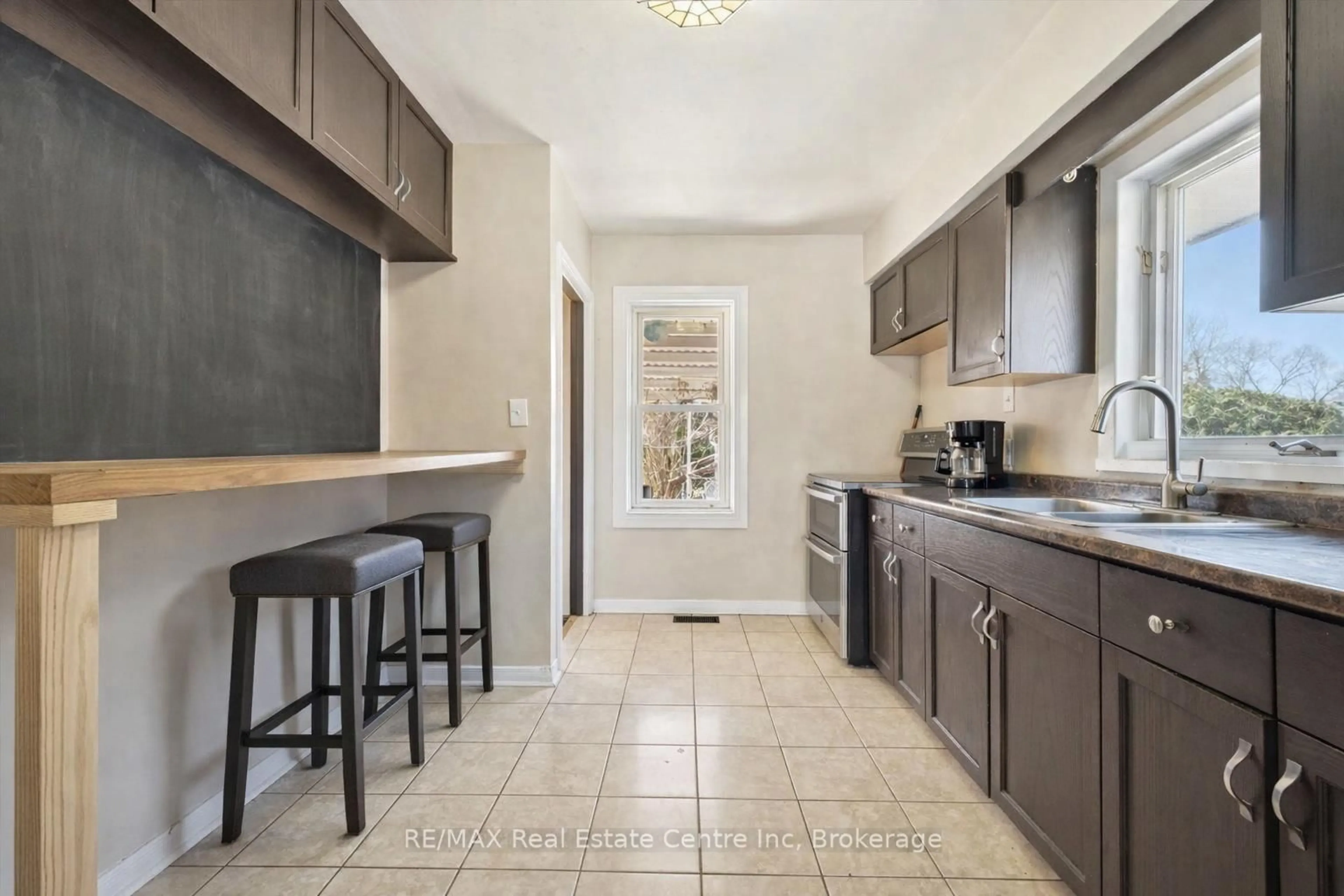 Standard kitchen, ceramic/tile floor for 58 VANCOUVER Dr, Guelph Ontario N1E 2E9