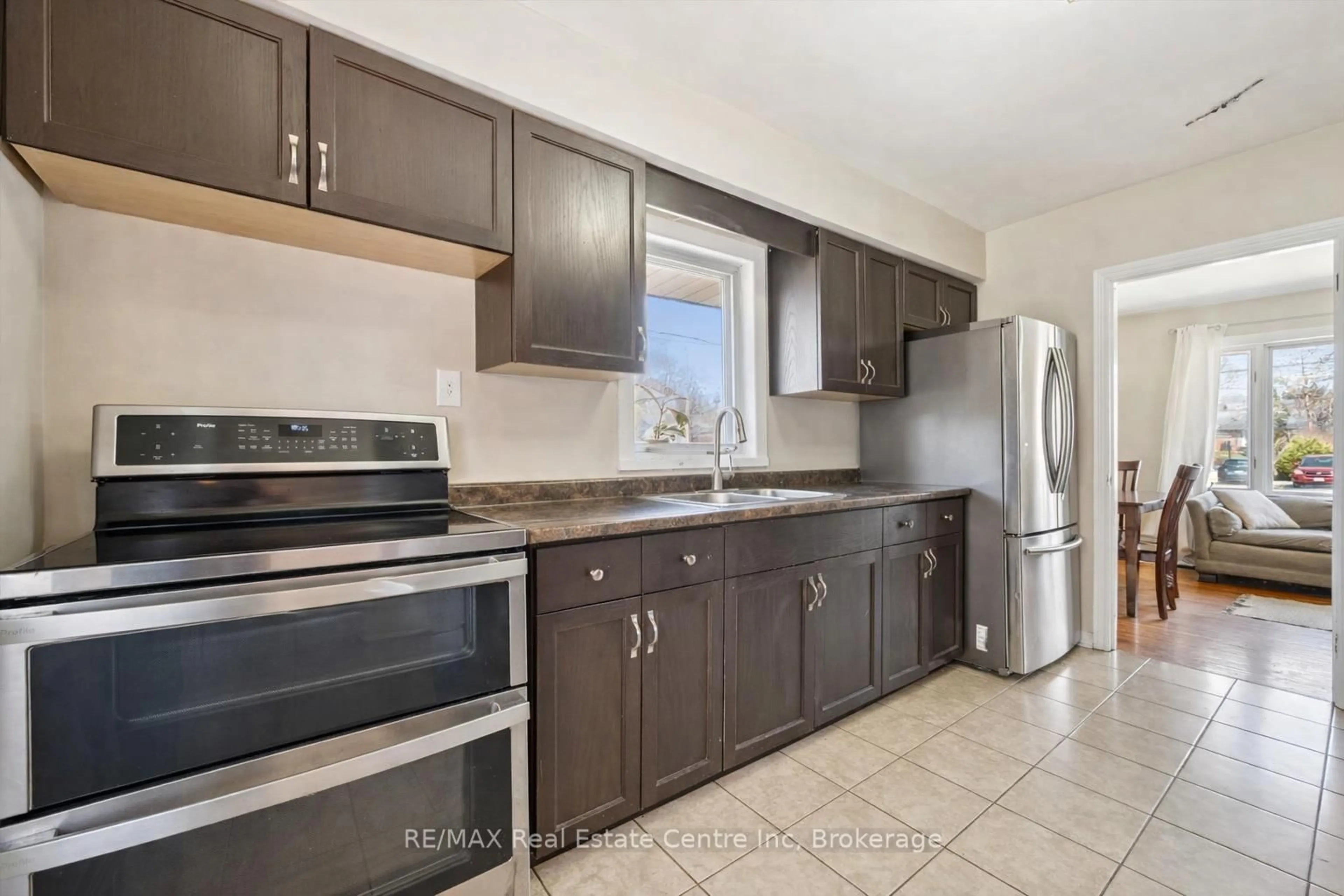 Standard kitchen, ceramic/tile floor for 58 VANCOUVER Dr, Guelph Ontario N1E 2E9