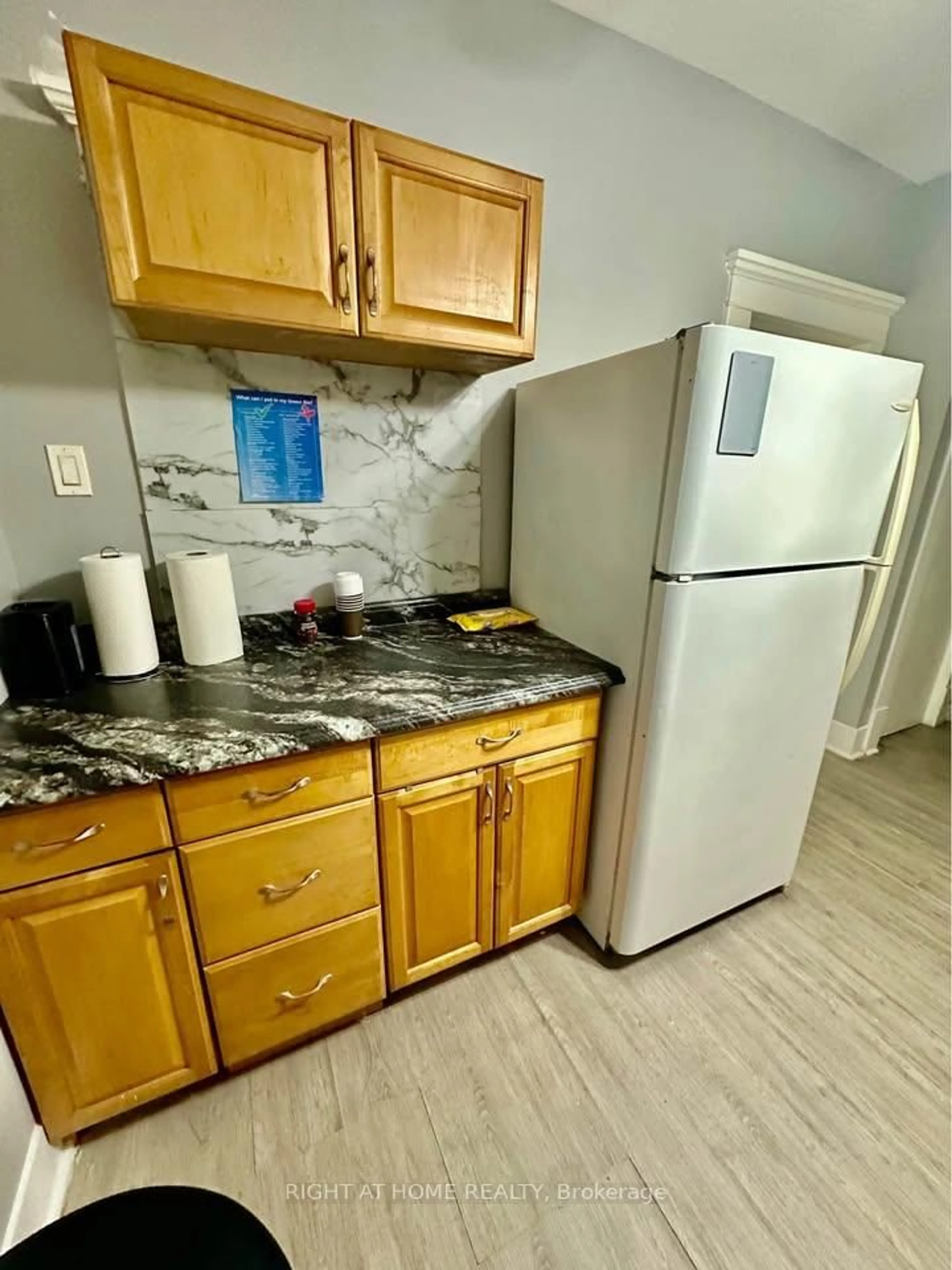 Standard kitchen, unknown for 541 Aylmer St, Peterborough Ontario K9H 3W6