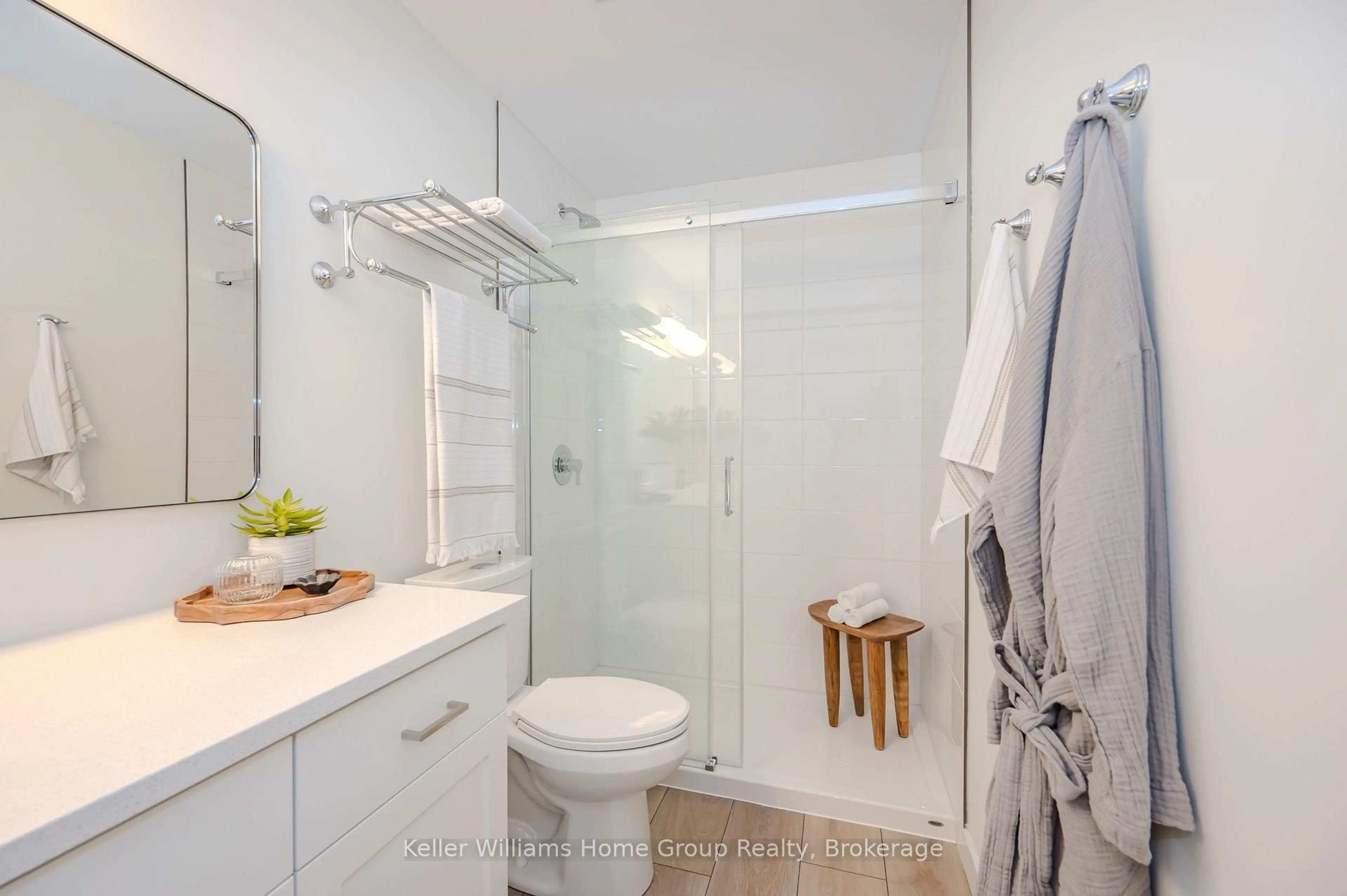 Standard bathroom, ceramic/tile floor for 824 Woolwich St #169, Guelph Ontario N1H 6J2