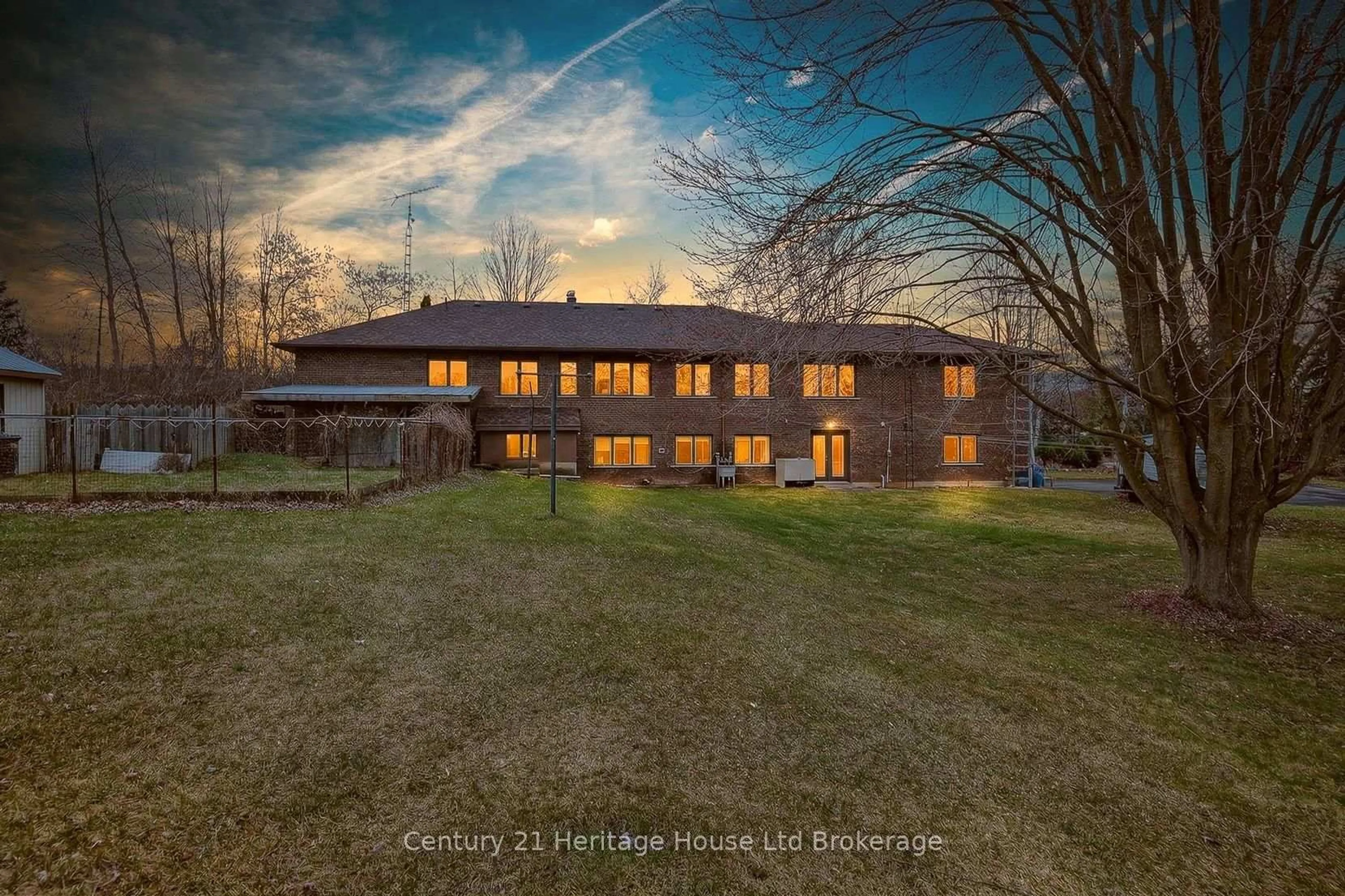 A pic from outside/outdoor area/front of a property/back of a property/a pic from drone, building for 257 Bateman Line, Brant Ontario N0E 1K0