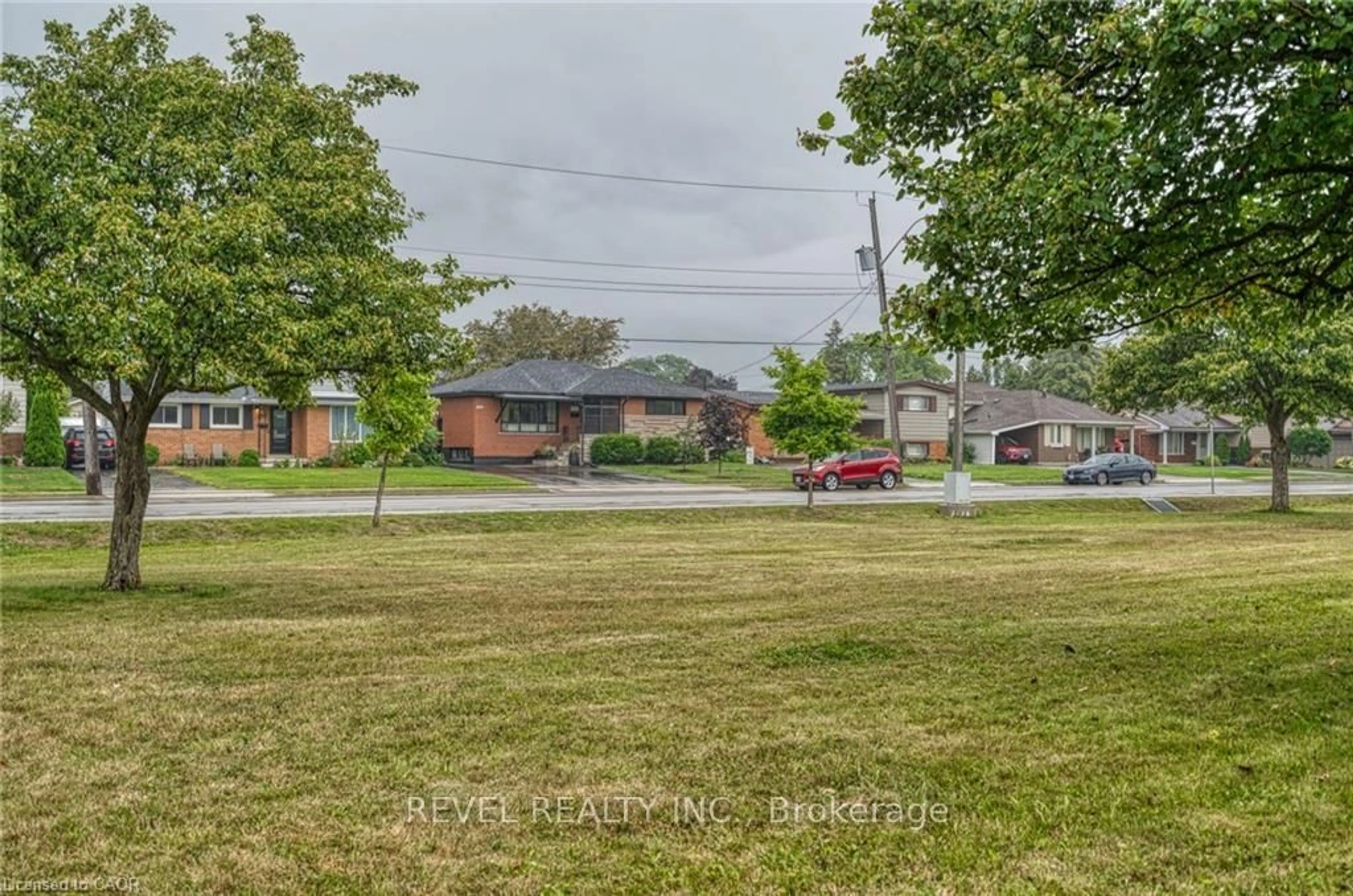 A pic from outside/outdoor area/front of a property/back of a property/a pic from drone, street for 1141 Mohawk Rd, Hamilton Ontario L8T 2S4