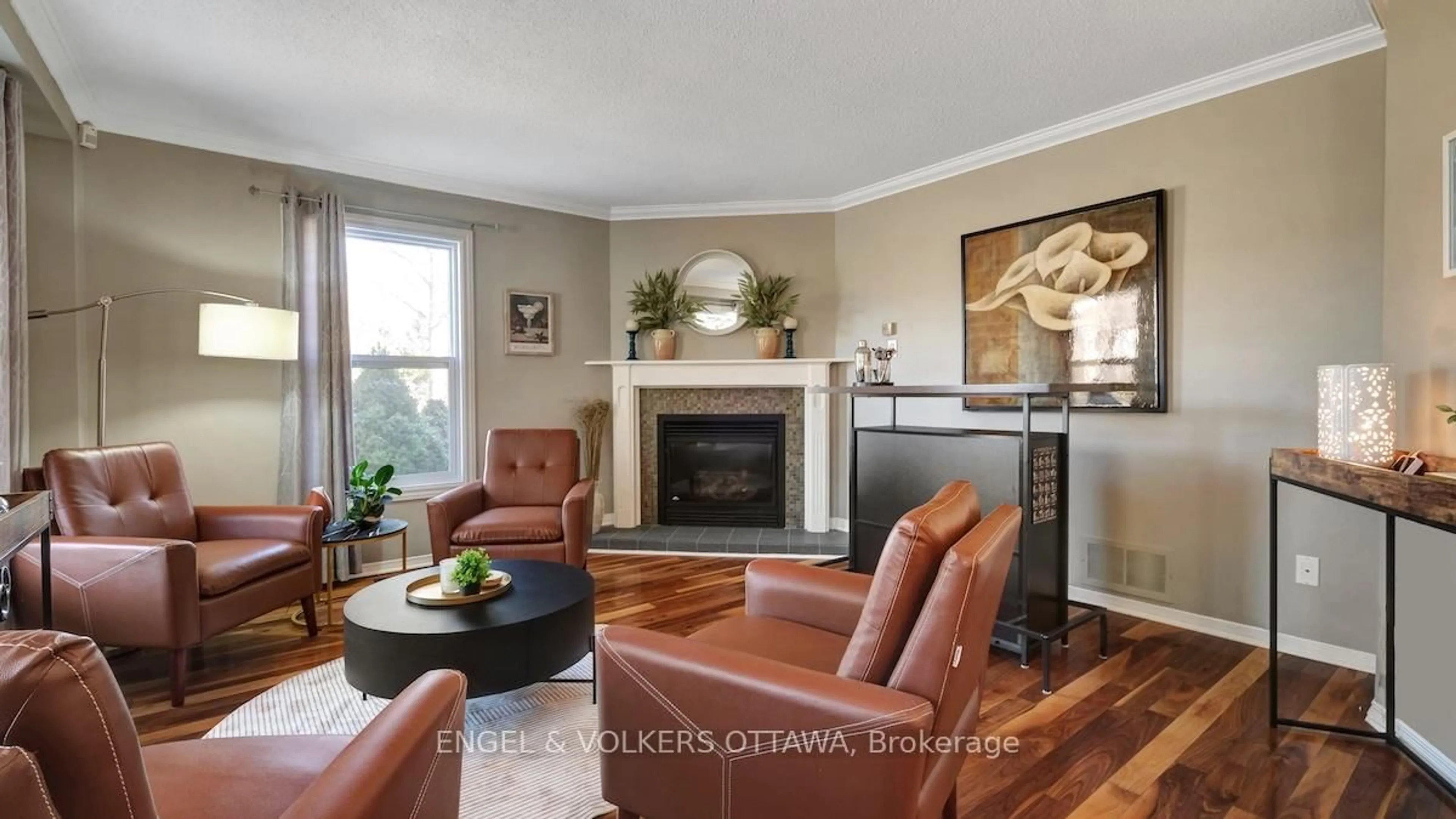 Living room with furniture, unknown for 1263 Randboro Cres, Navan Ontario K4B 1K7