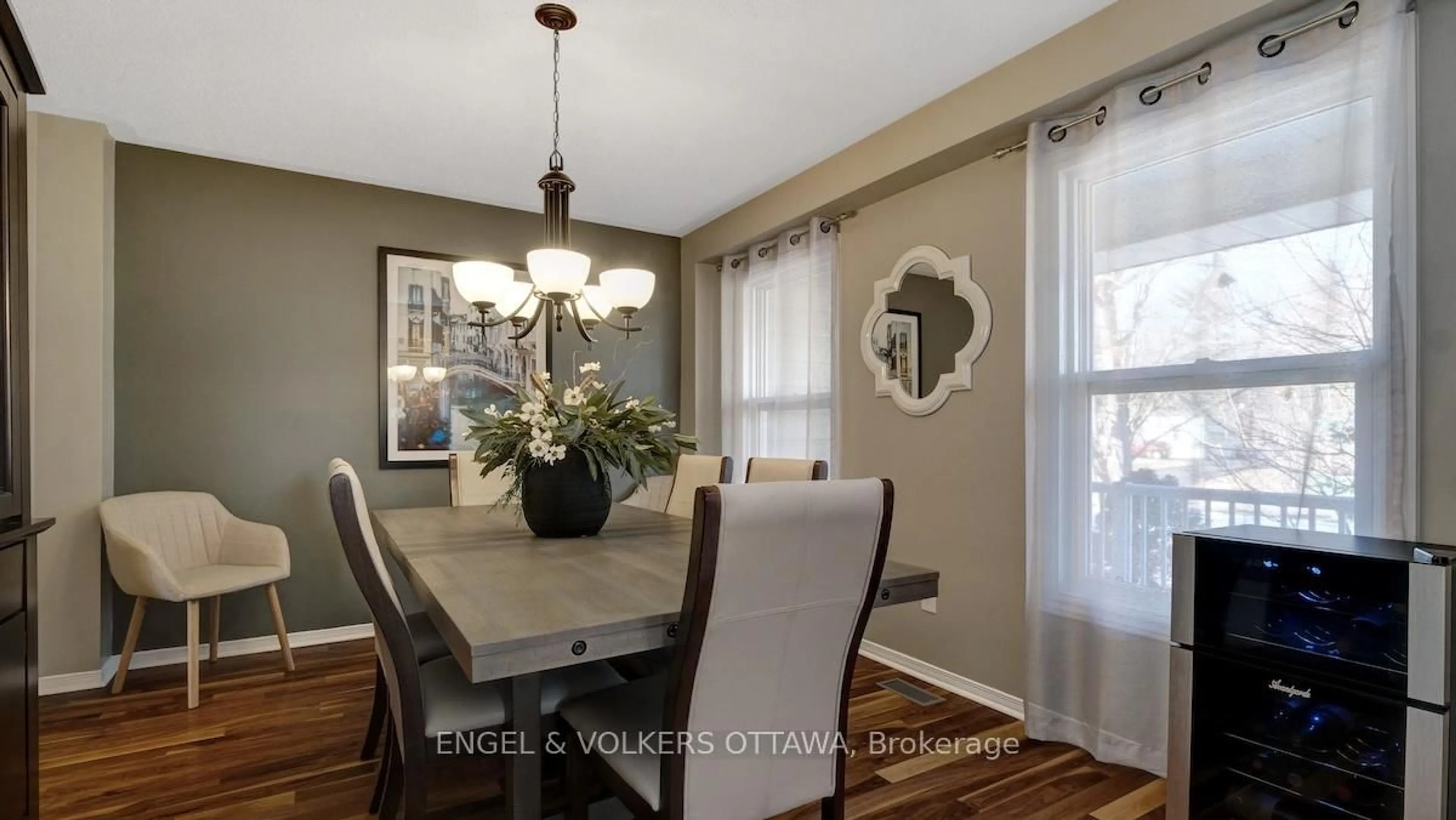 Dining room, wood/laminate floor for 1263 Randboro Cres, Navan Ontario K4B 1K7