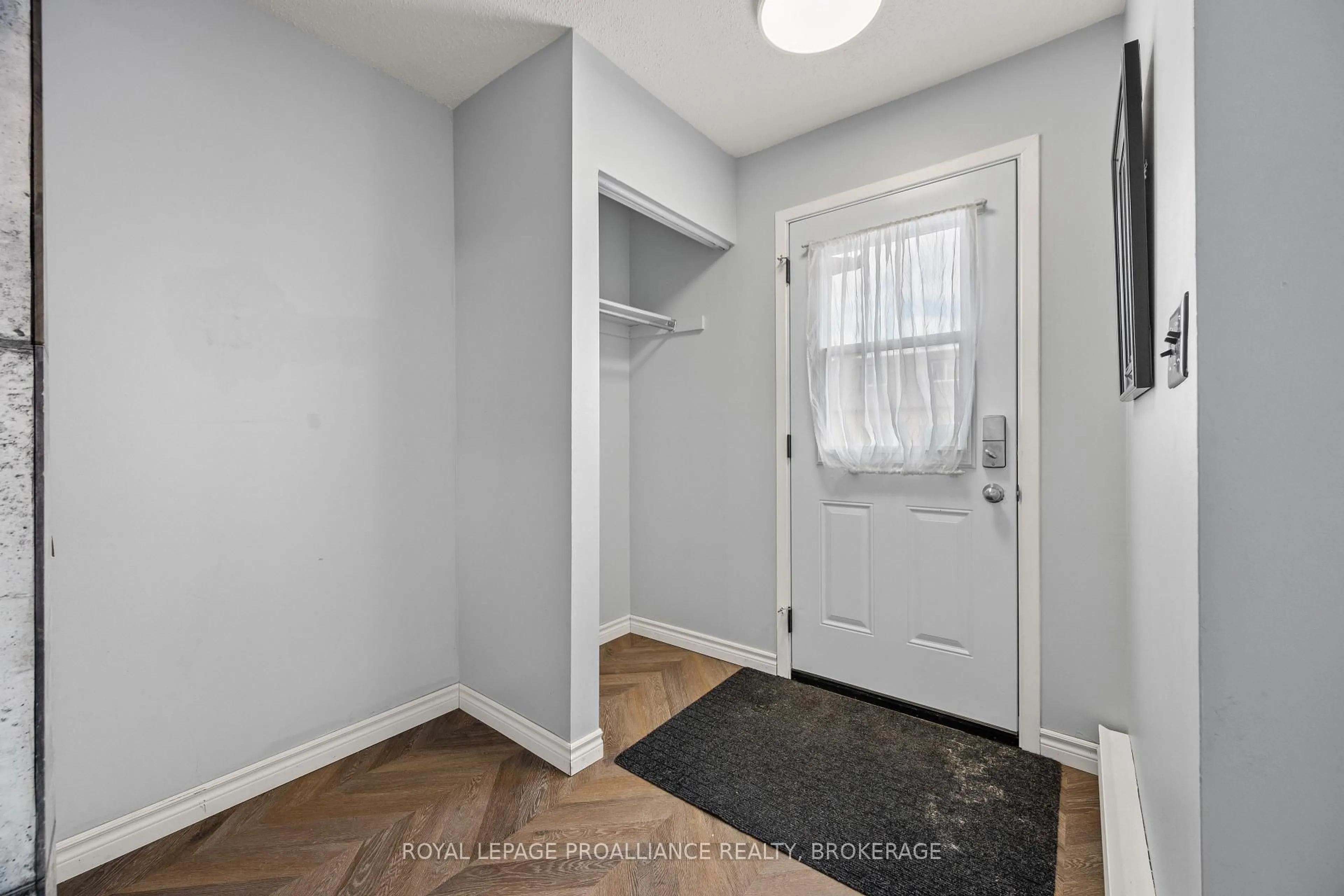 Indoor entryway for 28 Rosemund Cres, Kingston Ontario K7M 6Z3