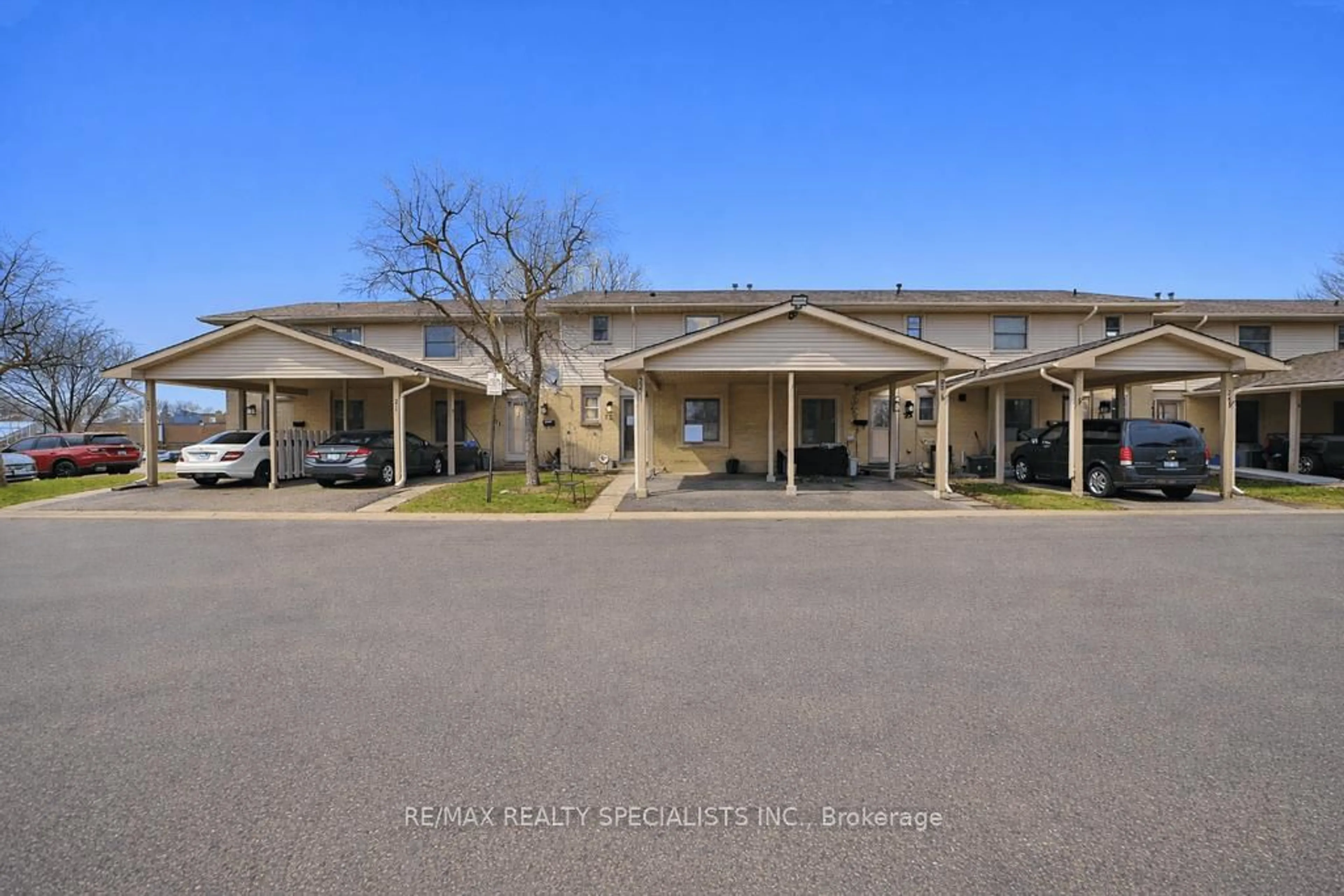 Patio, unknown for 1318 Highbury Ave #22, London East Ontario N5Y 5E5