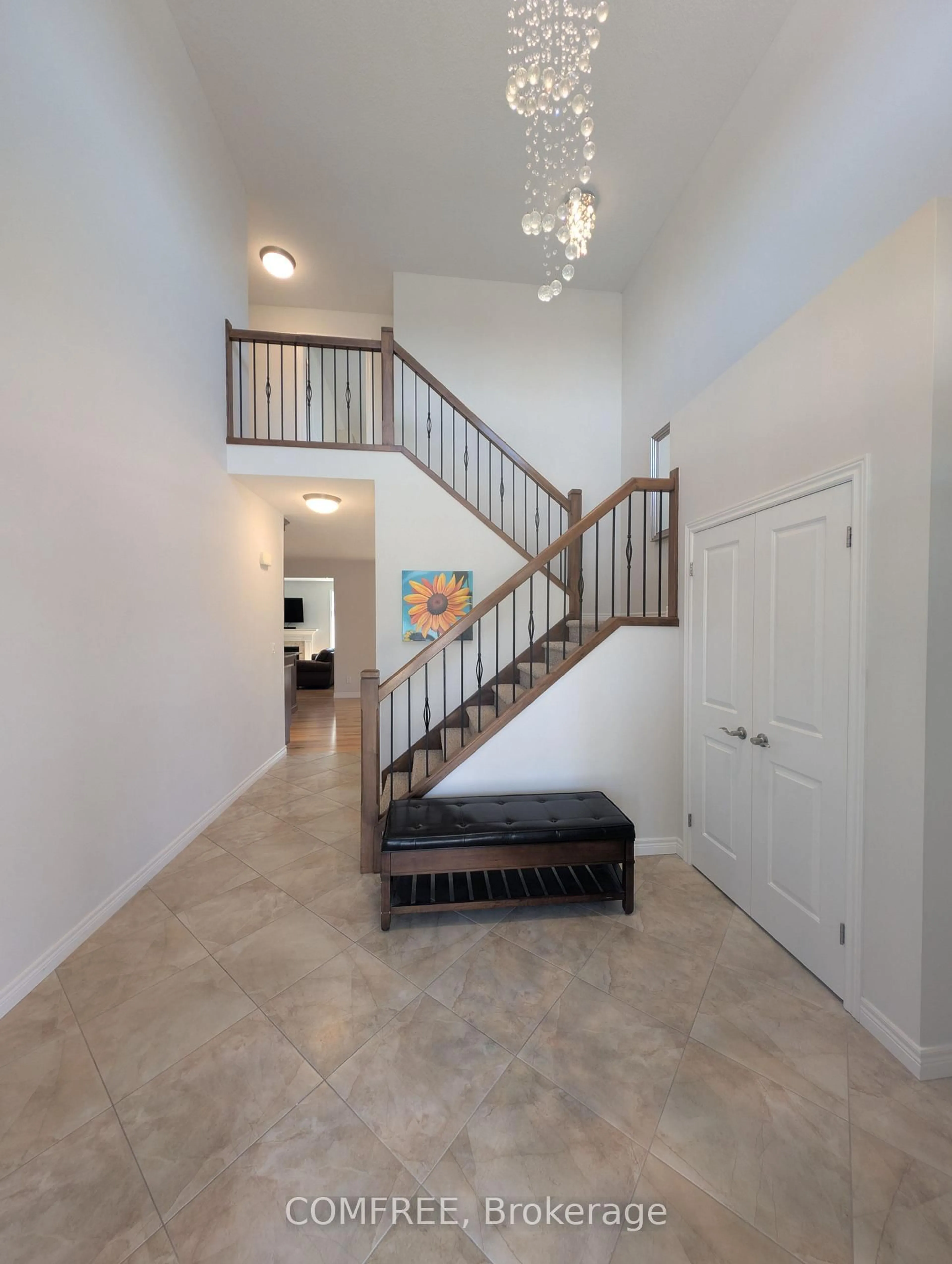 Indoor entryway for 152 Juno Cres, Woodstock Ontario N4T 0H6