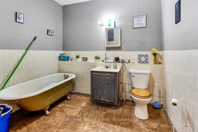 324 Broadway St, Tillsonburg 5