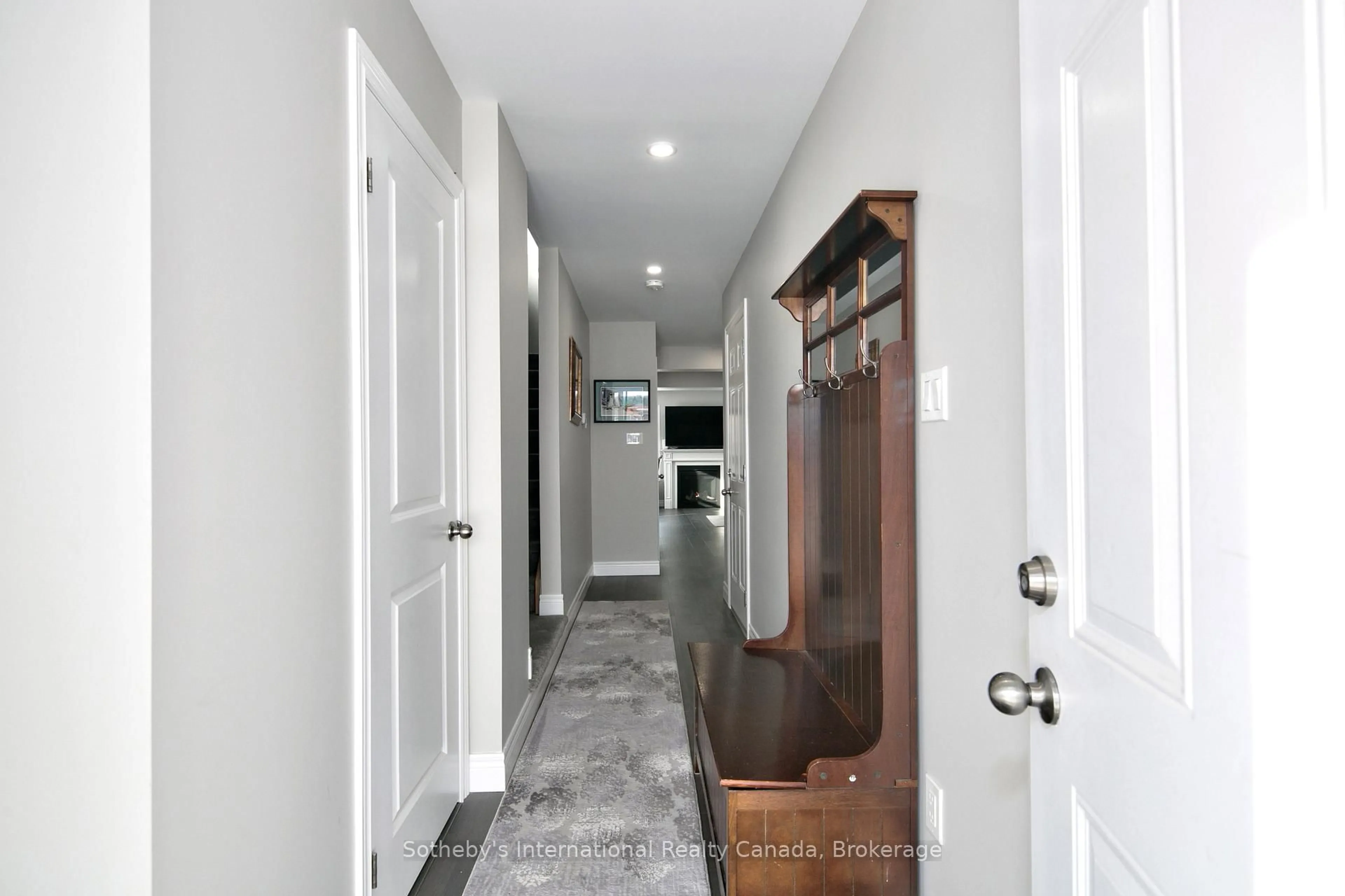 Indoor entryway for 221 Equality Dr, Meaford Ontario N4L 0B4