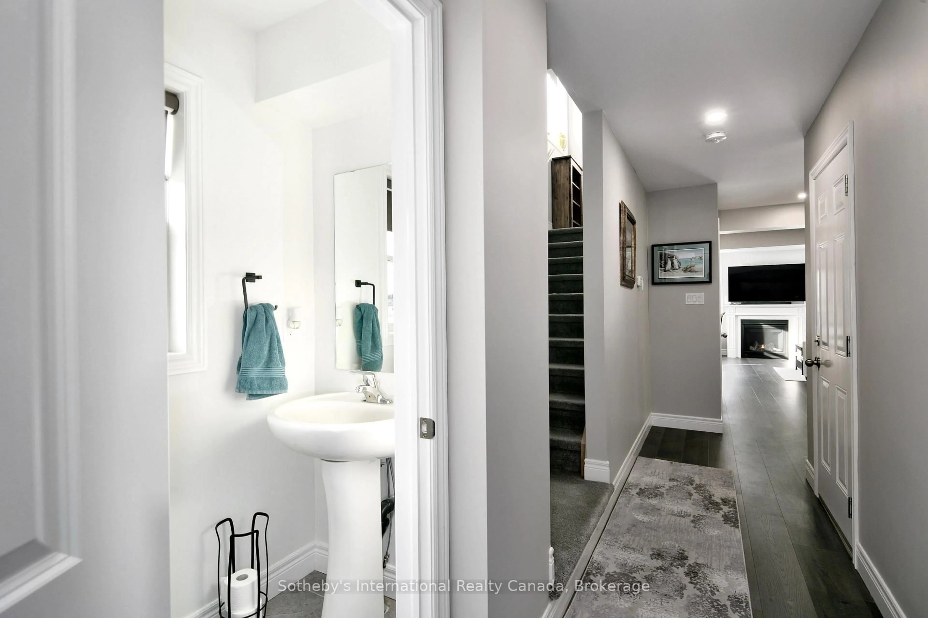 Indoor entryway for 221 Equality Dr, Meaford Ontario N4L 0B4