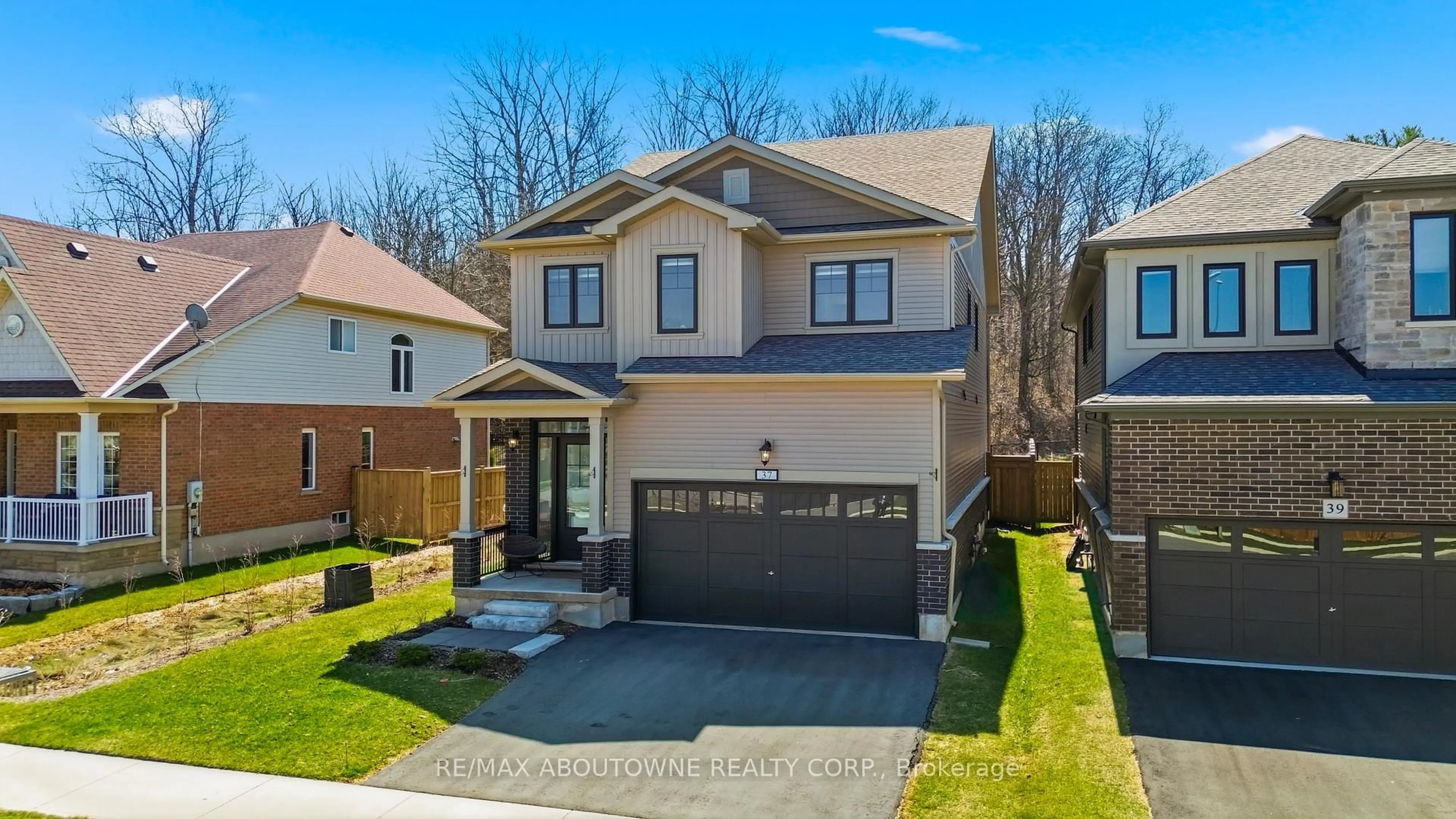 Home with brick exterior material, street for 37 Riesling St, Grimsby Ontario L3M 0L2