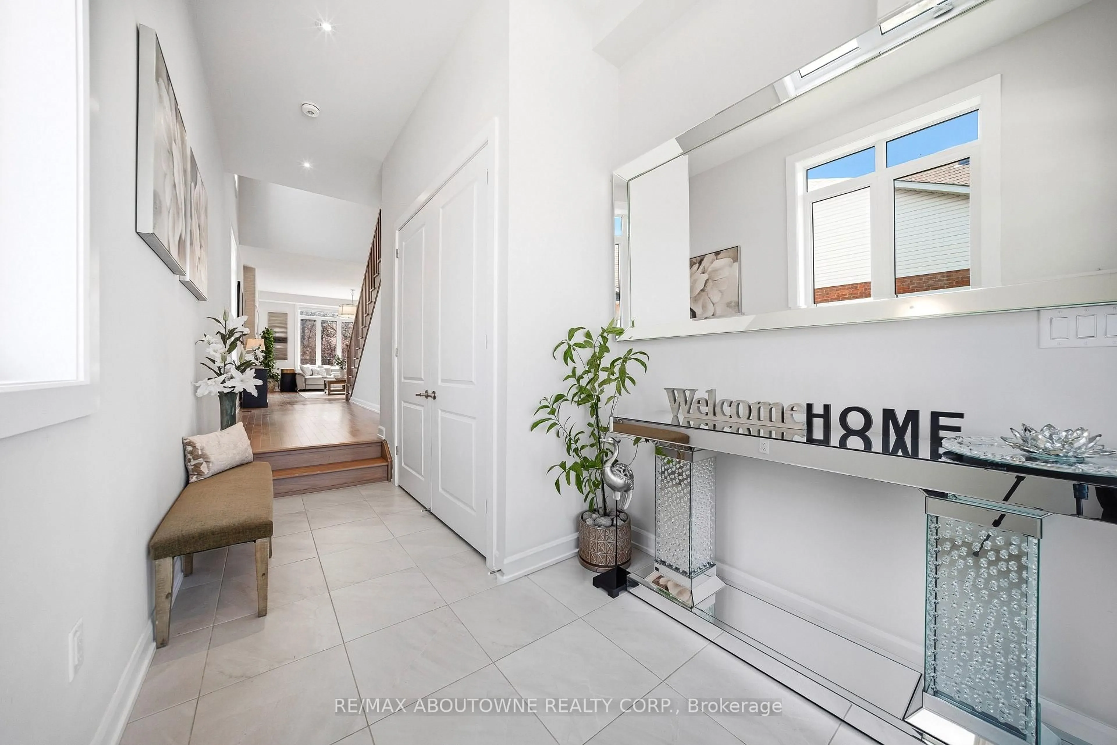 Indoor entryway for 37 Riesling St, Grimsby Ontario L3M 0L2