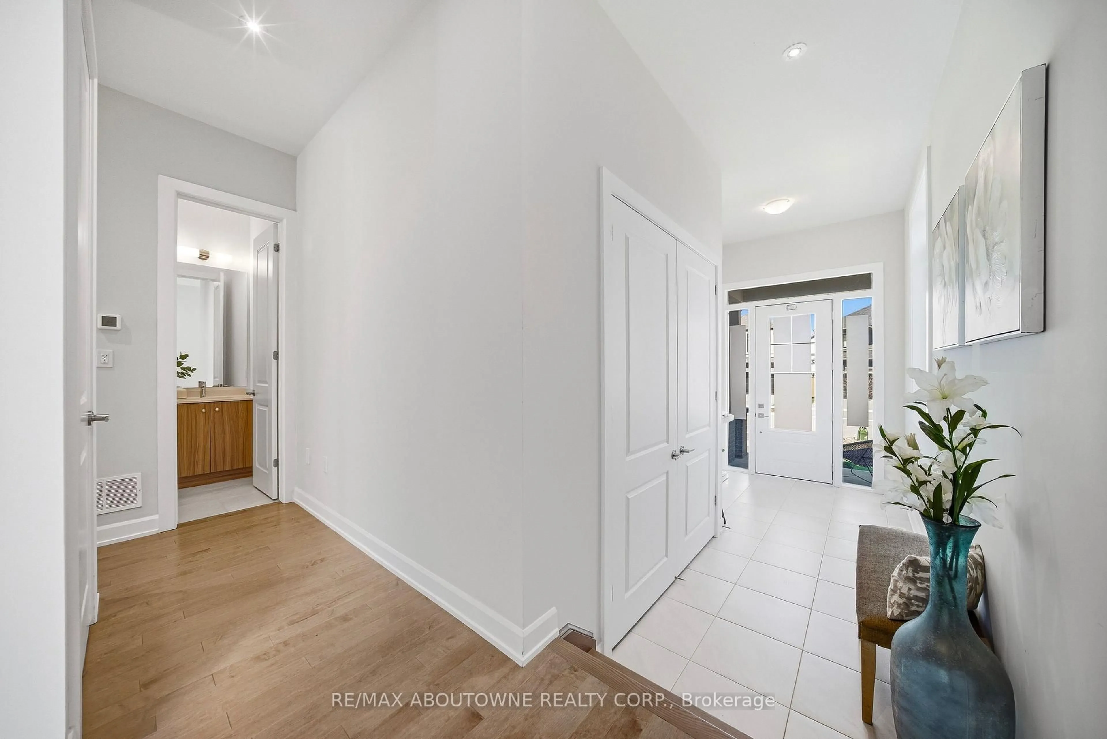 Indoor entryway for 37 Riesling St, Grimsby Ontario L3M 0L2