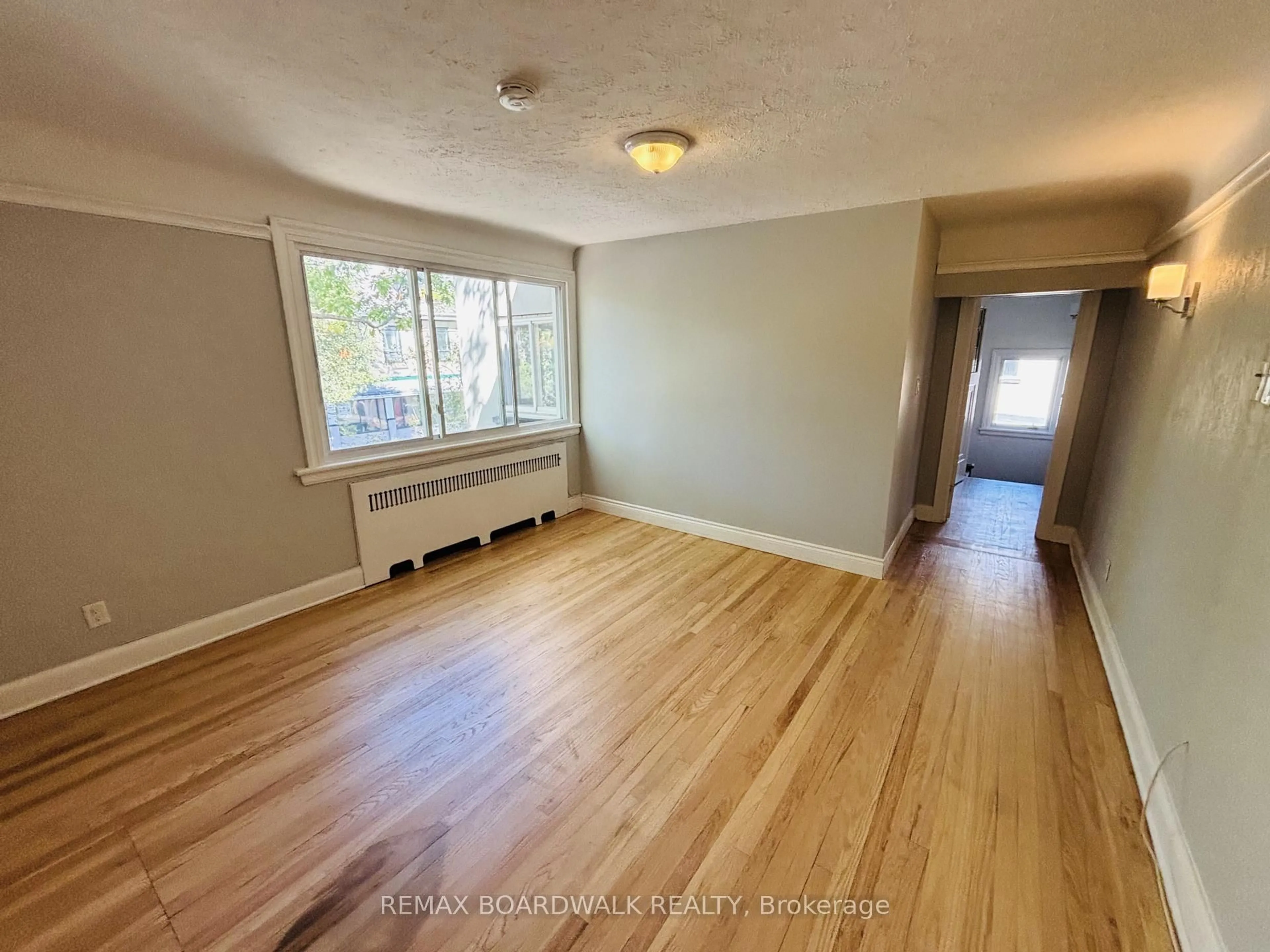 A pic of a room for 320 Laurier Ave, Ottawa Ontario K1N 6P6